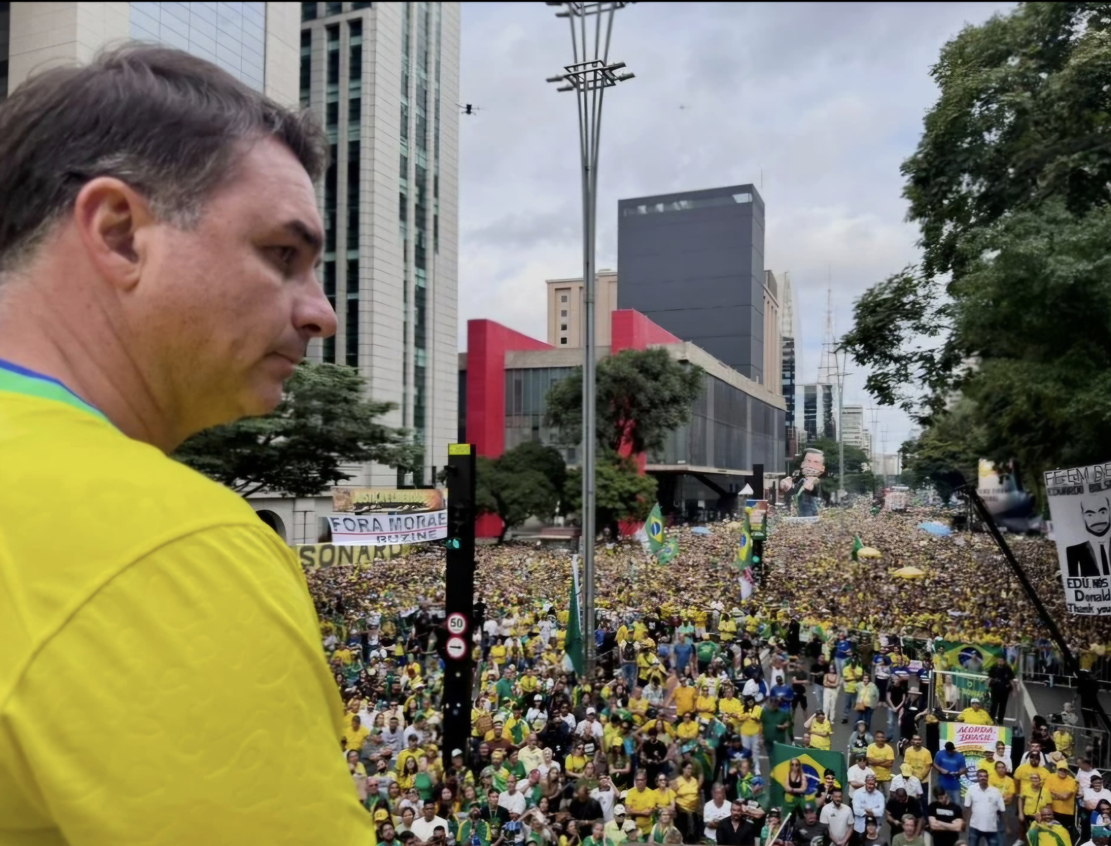 PSOL aciona TSE contra Flávio Bolsonaro por suposta campanha antecipada na Paulista
