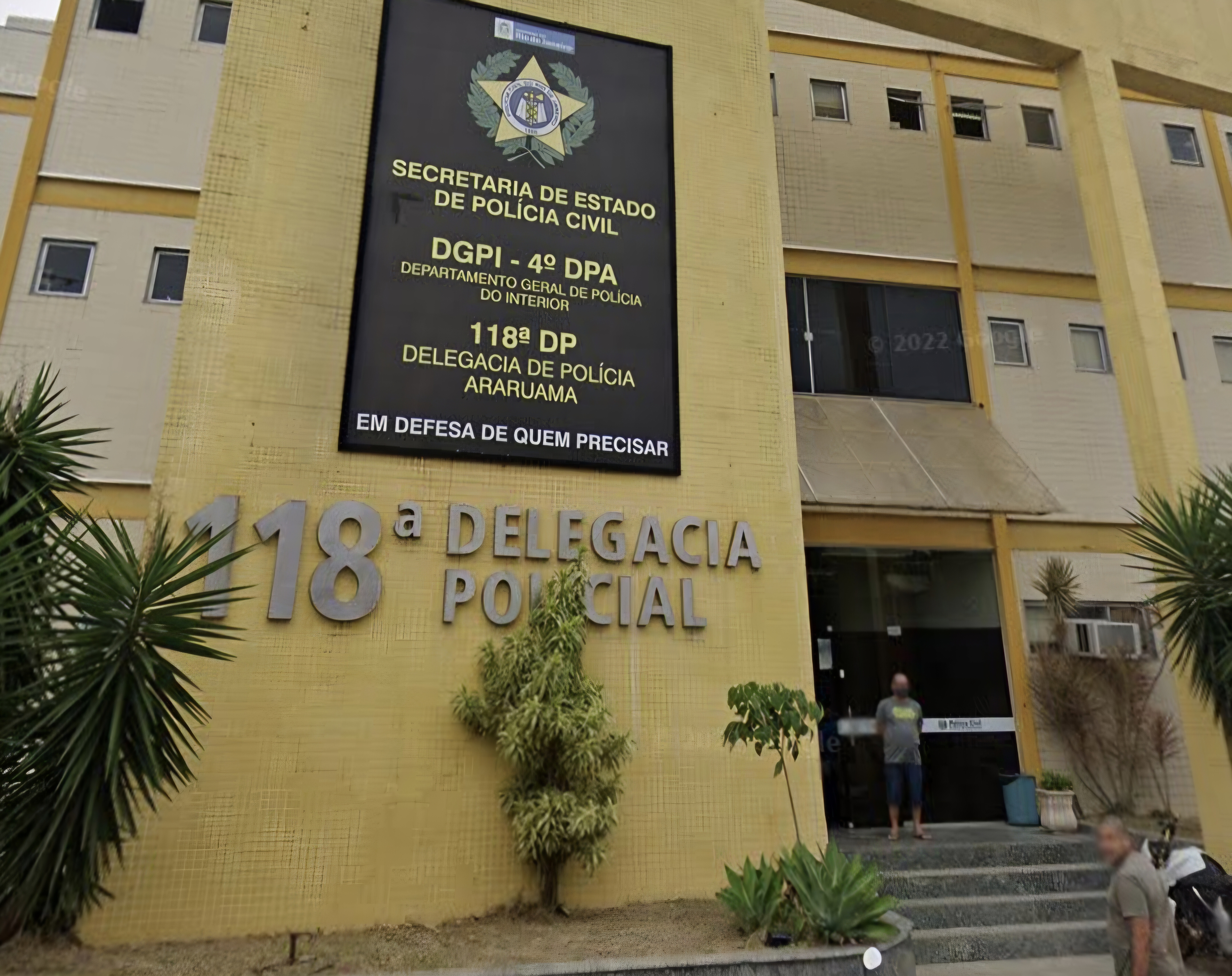 Pai é indiciado por estupro após filha descobrir abuso por mensagens em Araruama