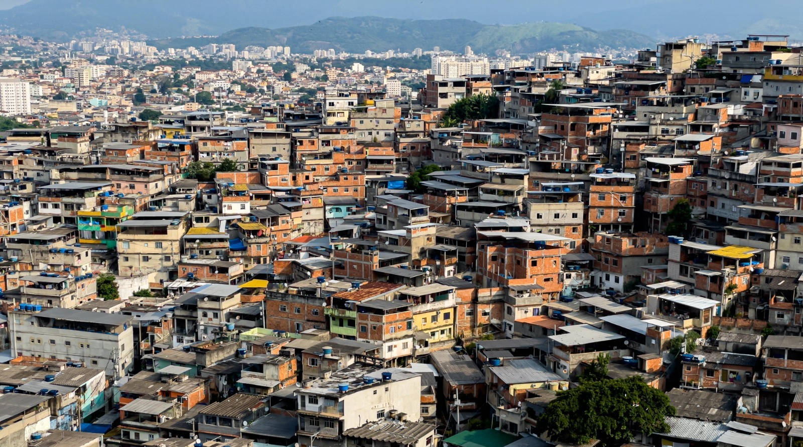 Decreto da prefeitura regulamenta plano de habitação social da cidade e prevê retomada da Habita-Rio
