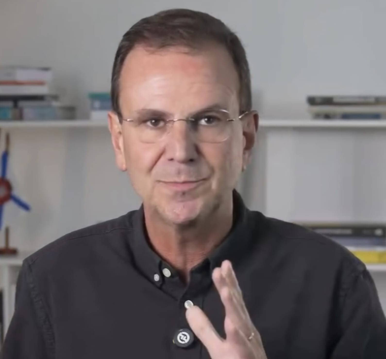 Vídeo: Paes reage à prisão de vereador e acusa Castro de politizar polícia