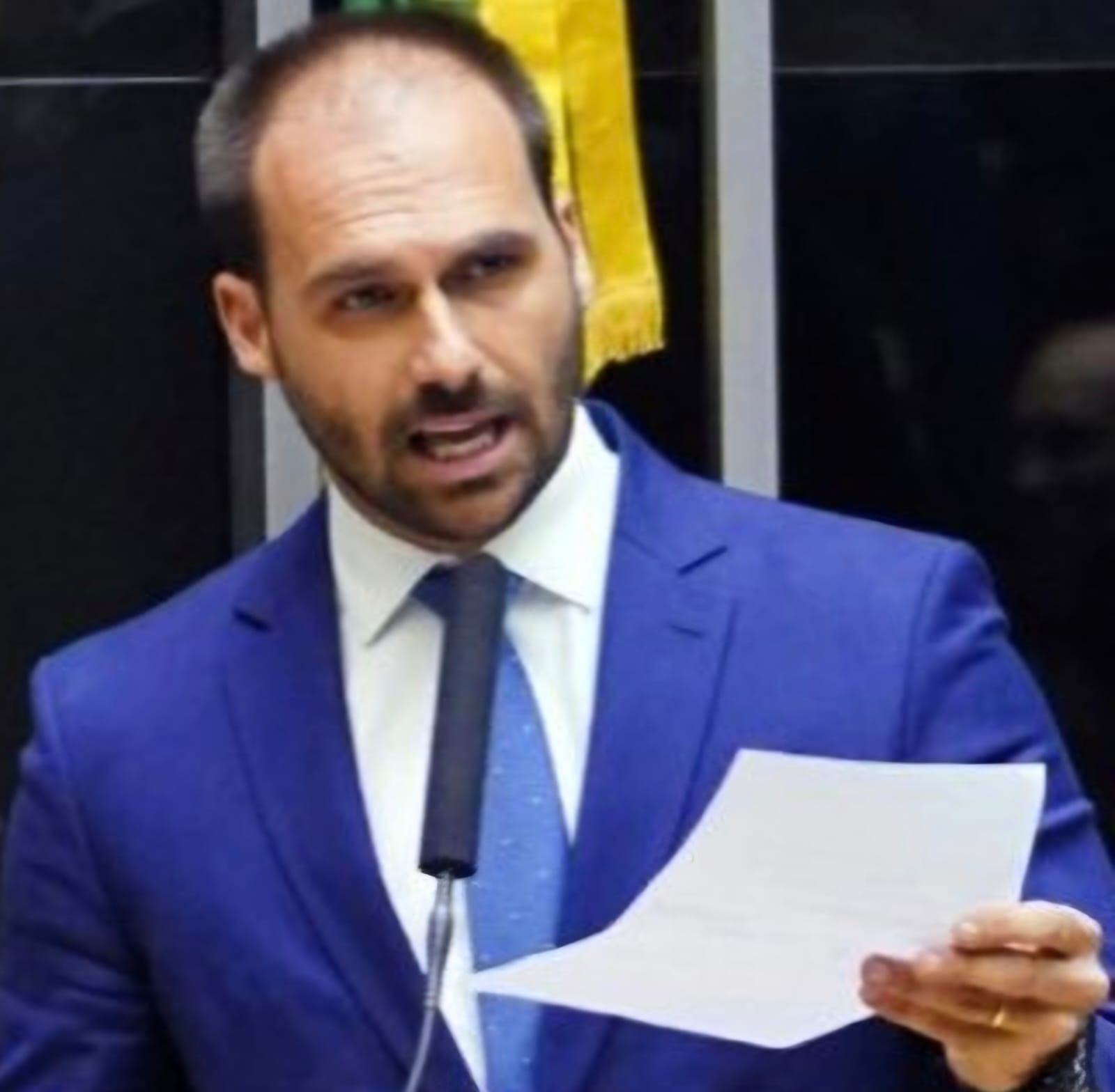 Eduardo Bolsonaro ironiza suposta homossexualidade de líder do Irã e vira alvo de insinuações sobre os irmãos