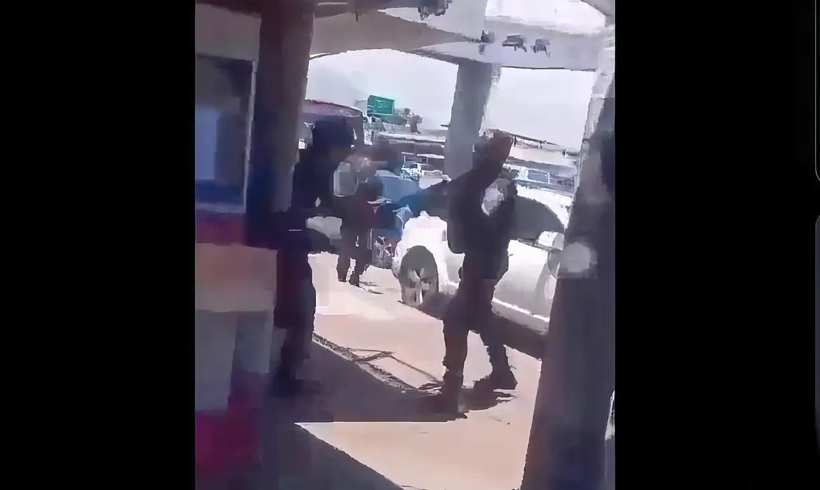 PMs são flagrados sem dar socorro a manifestante baleado na Avenida Brasil