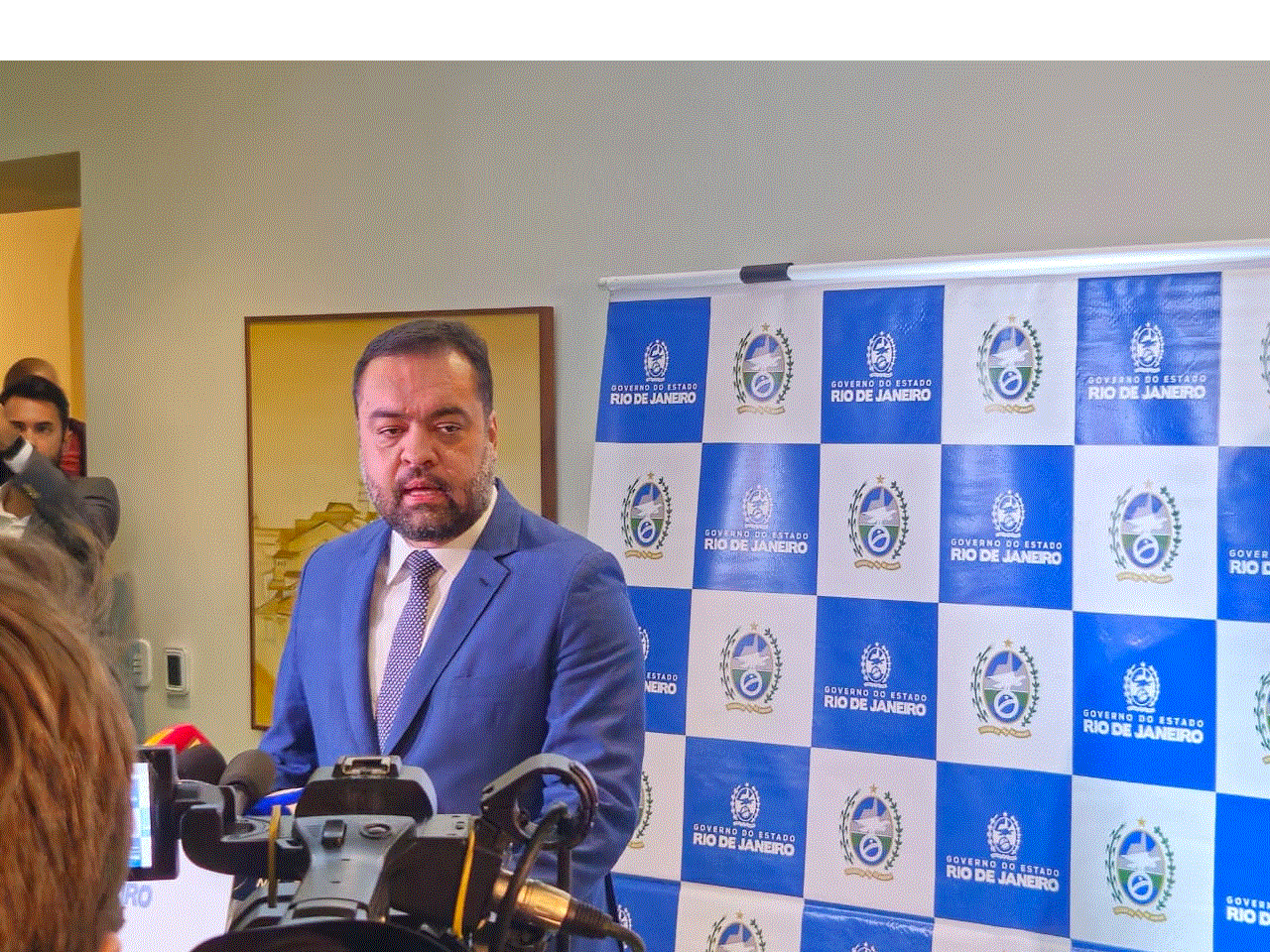 Um dia antes do julgamento no TSE, Cláudio Castro renuncia ao governo do RJ para tentar disputar o Senado