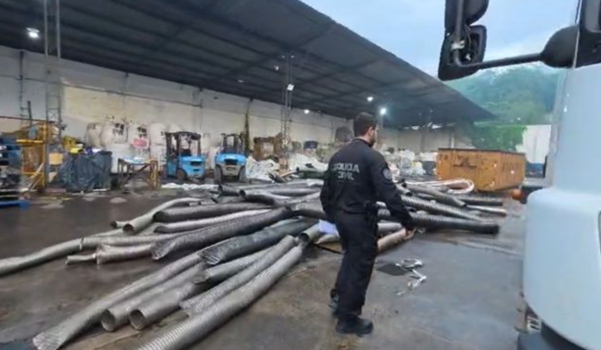 Polícia faz operação em lixões explorados pelo Comando Vermelho em Caxias