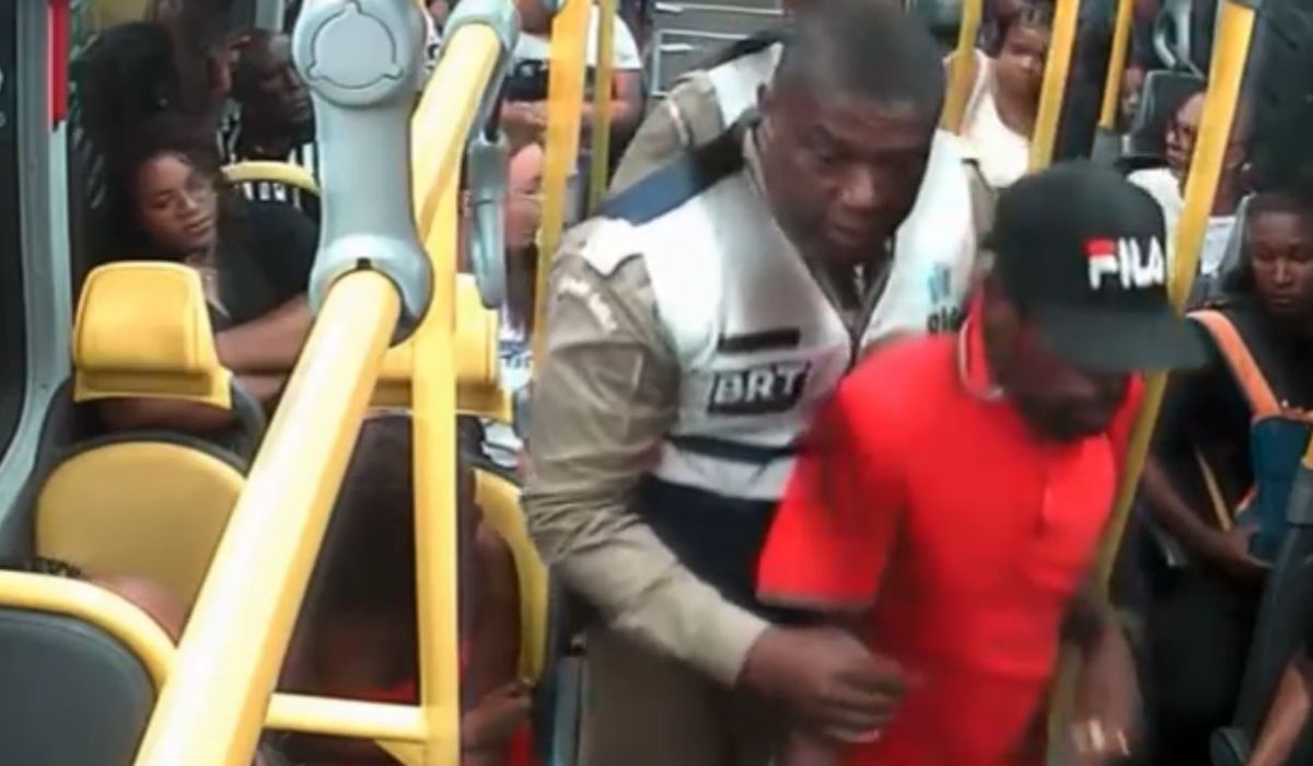Agentes do BRT Seguro prendem trio por roubos dentro de ônibus articulado na Barra