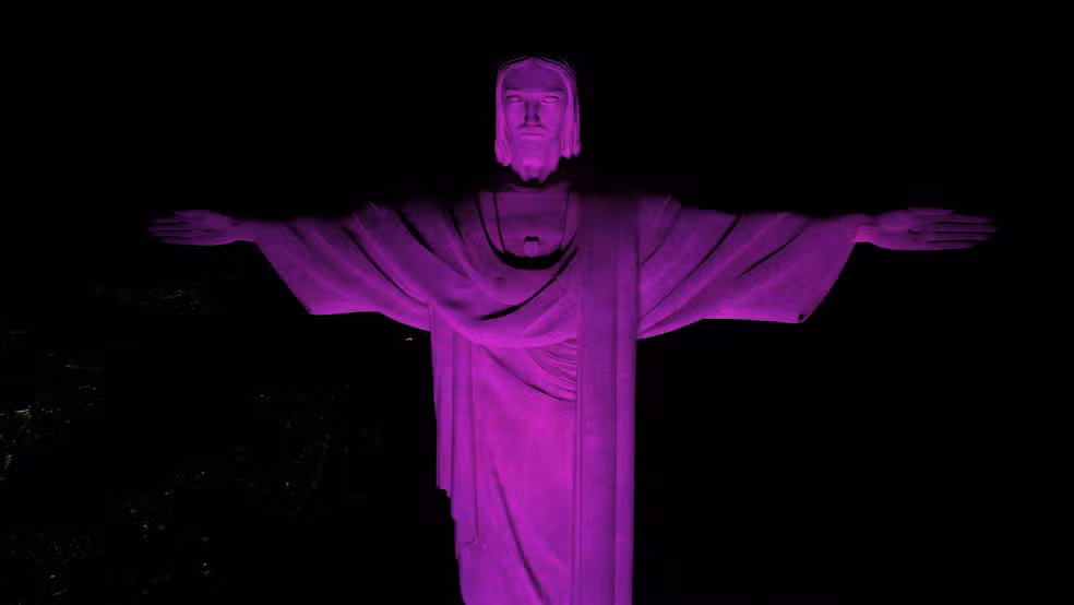 Cristo Redentor teve iluminação roxa no Dia Internacional da Mulher