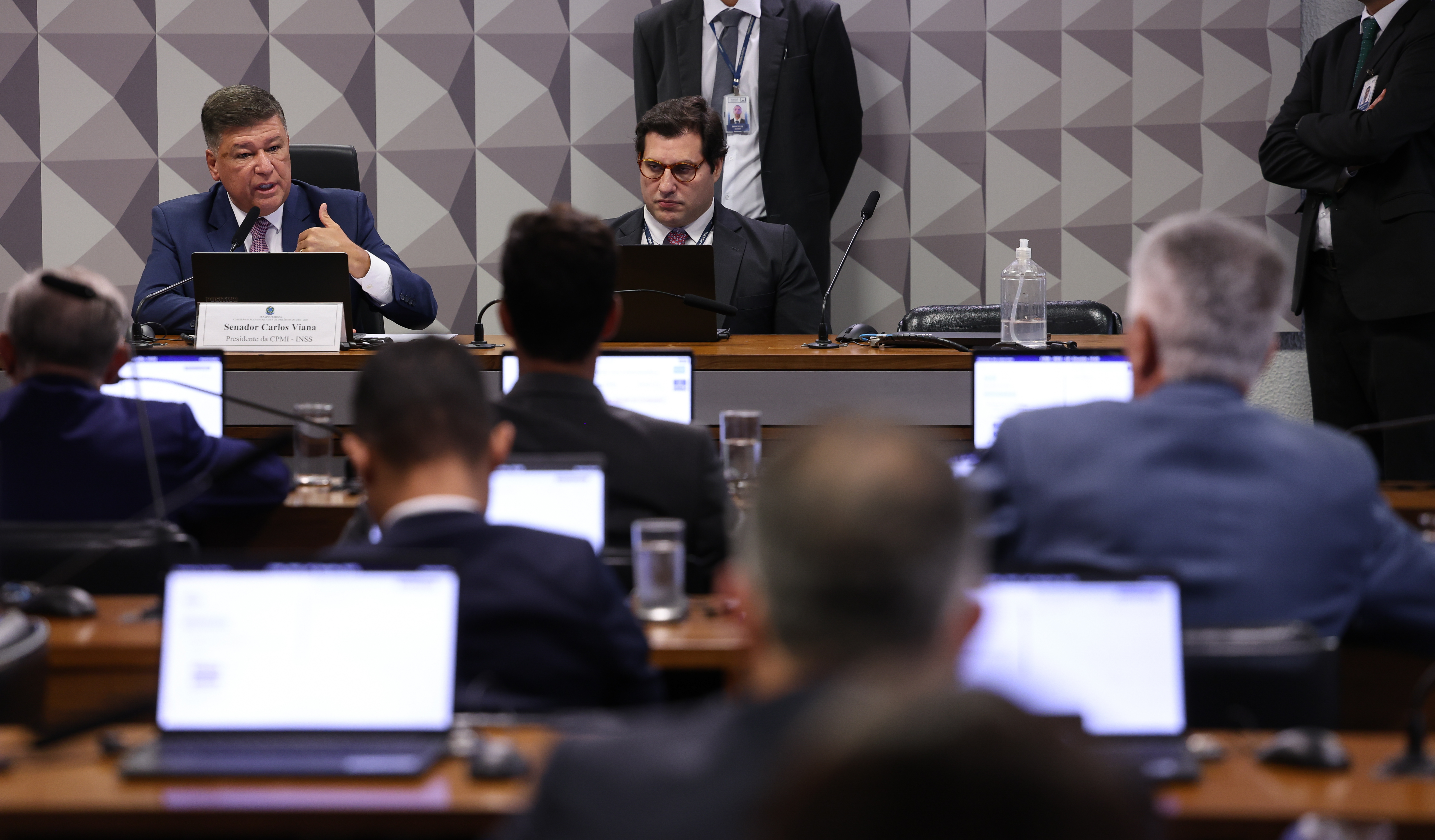 CPI do INSS recorre ao STF contra decisão de Flávio Dino que suspendeu quebras de sigilo