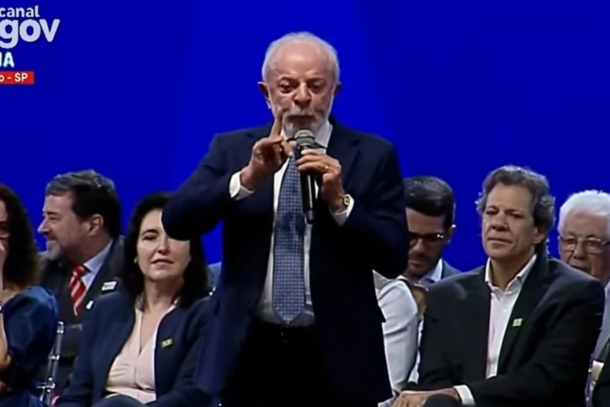 Lula critica Tarcísio por plágio e acusa governador de copiar Minha Casa Minha Vida