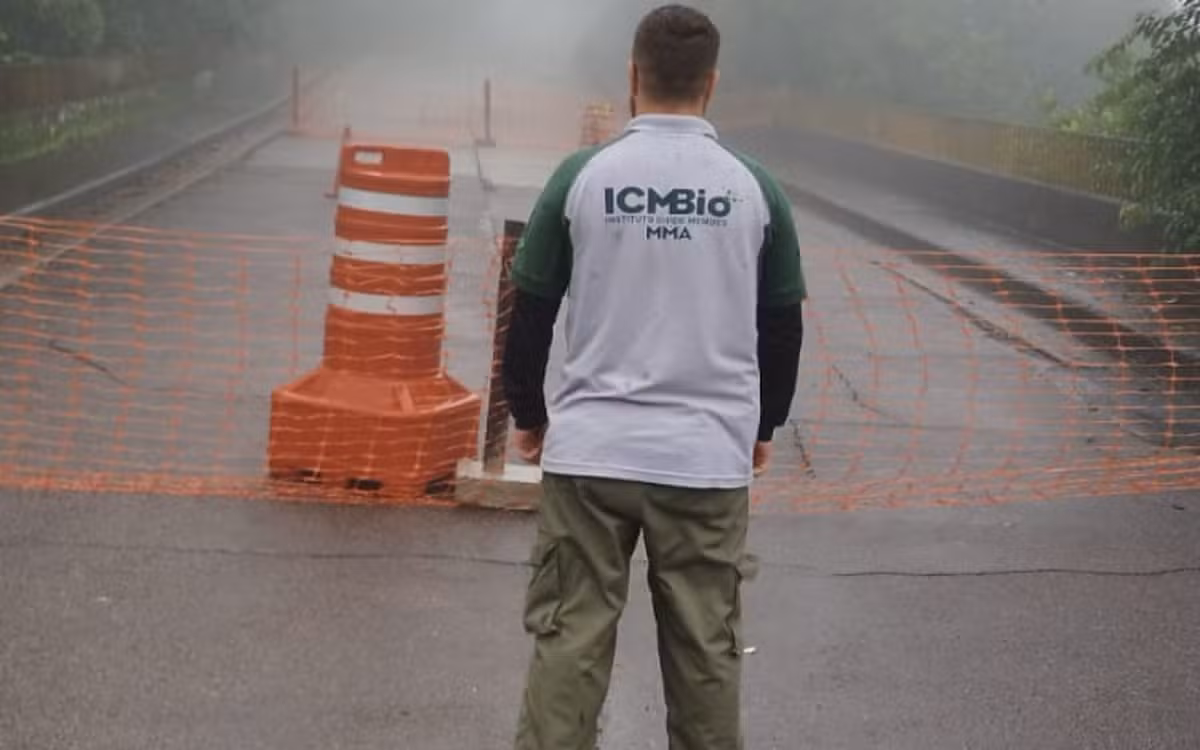 Acesso ao Mirante Dona Marta é fechado após afundamento da pista
