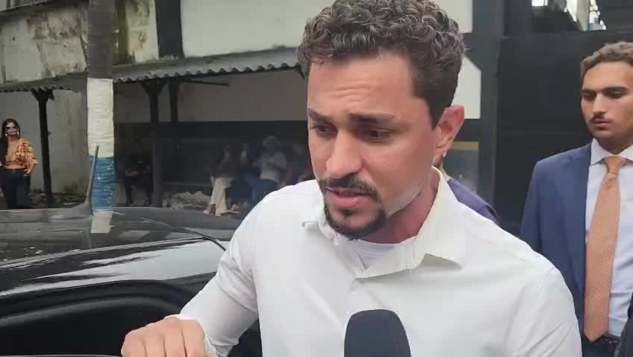 ‘Não pense que vai ficar assim’: Salvino Oliveira protesta ao deixar prisão