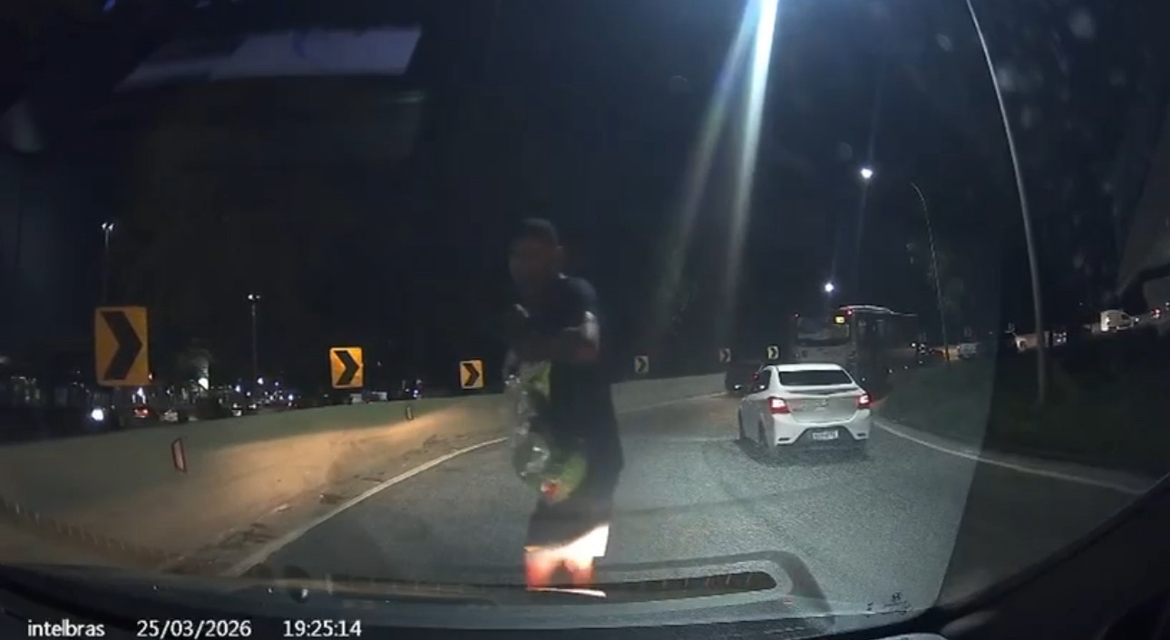 Vídeo: criminosos se disfarçam de ambulantes para cometer assaltos&nbsp;na Avenida Brasil