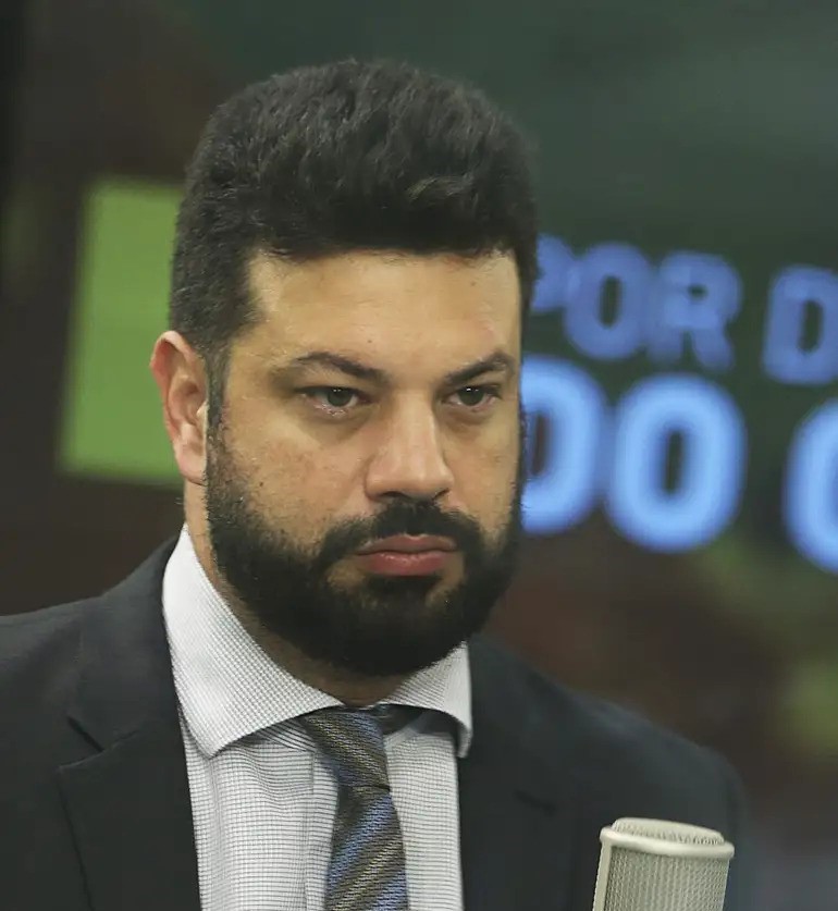 Leonardo Picciani se desfila do MDB e articula filiação em partido da base de Lula