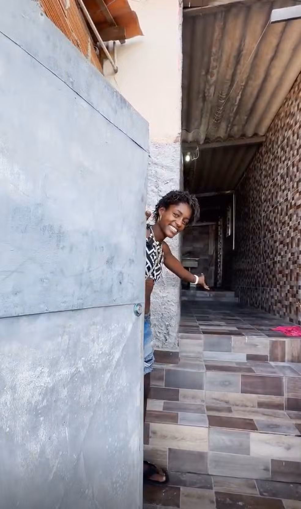 Mulher que viveu nas ruas no Rio compra casa ao vídeo sobre abuso sexual que sofreu viralizar