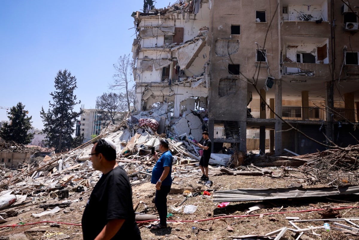 Irã intensifica ataques com mísseis contra Israel após negar negociações com Trump