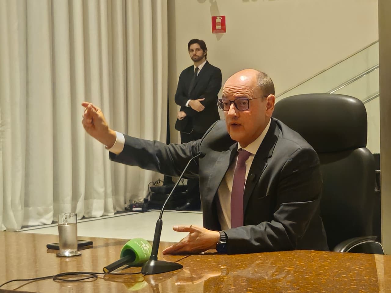 Governador em exercício do Rio promove nova troca de secretários e muda comando do ISP