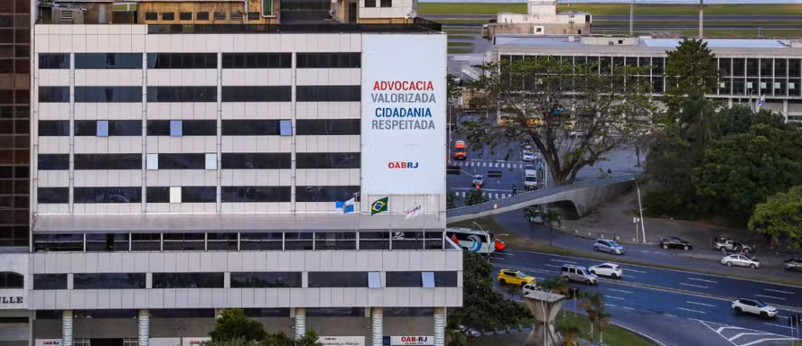 OAB-RJ suspende advogado acusado de violência doméstica por ex-mulheres