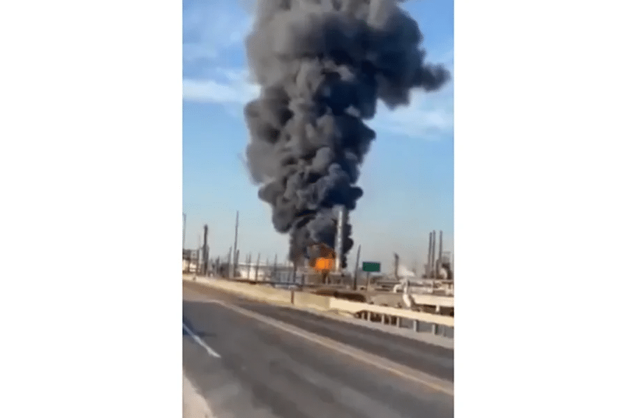 Vídeo: Explosão atinge refinaria de petróleo nos Estados Unidos