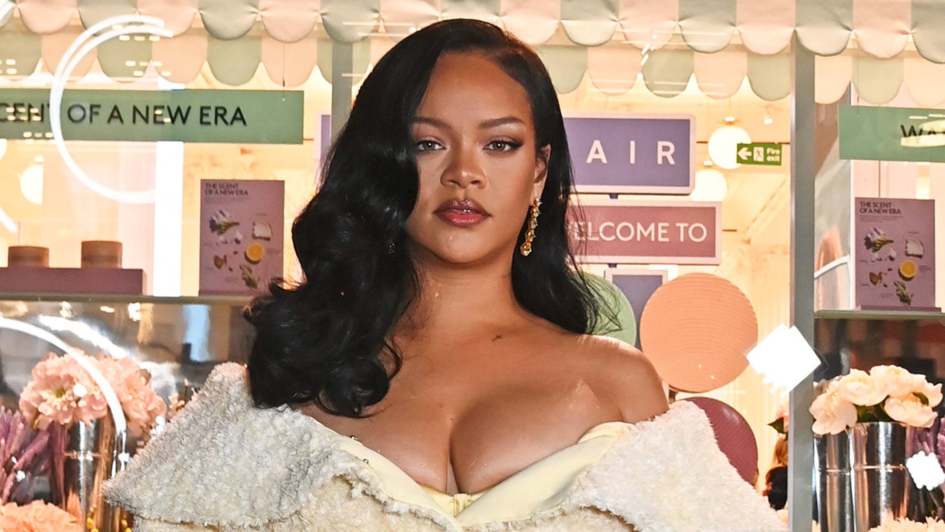 Mulher é presa por atirar contra casa de Rihanna nos EUA