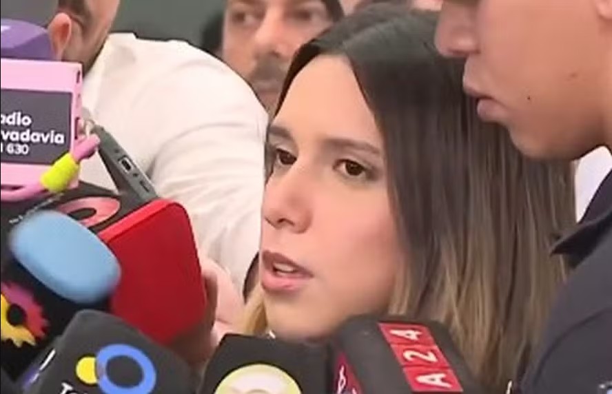 Racismo no Rio: acusada de injúria racial critica tratamento no Brasil ao deixar o país