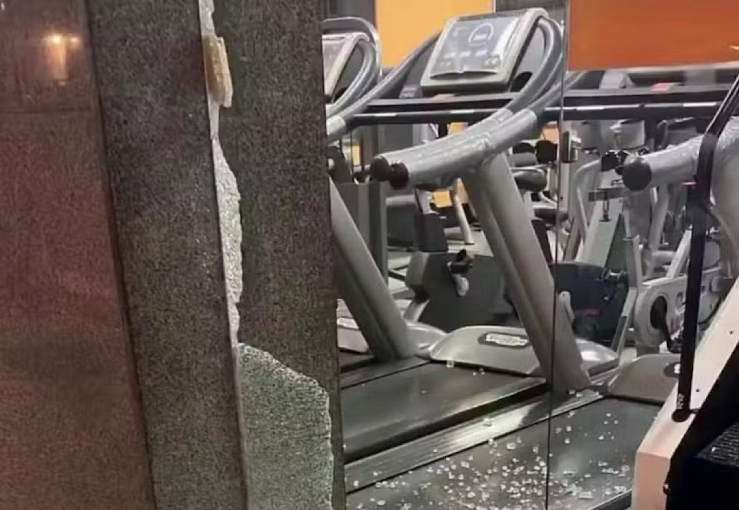 Tentativa de furto acaba com homem preso no teto de academia em Copacabana