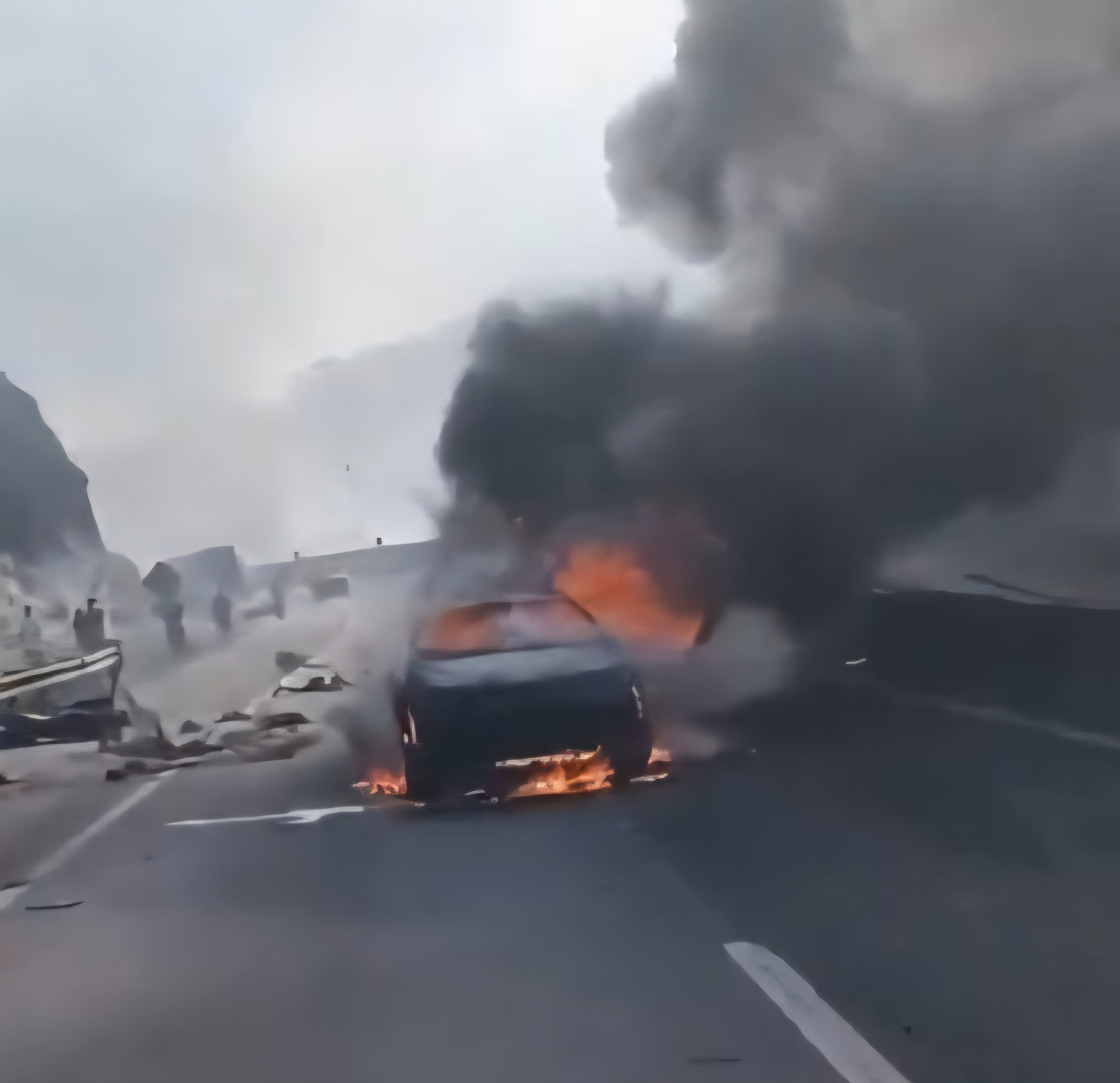 Sobe para cinco o número de mortos em explosão de caminhão na Via Dutra, em Barra Mansa