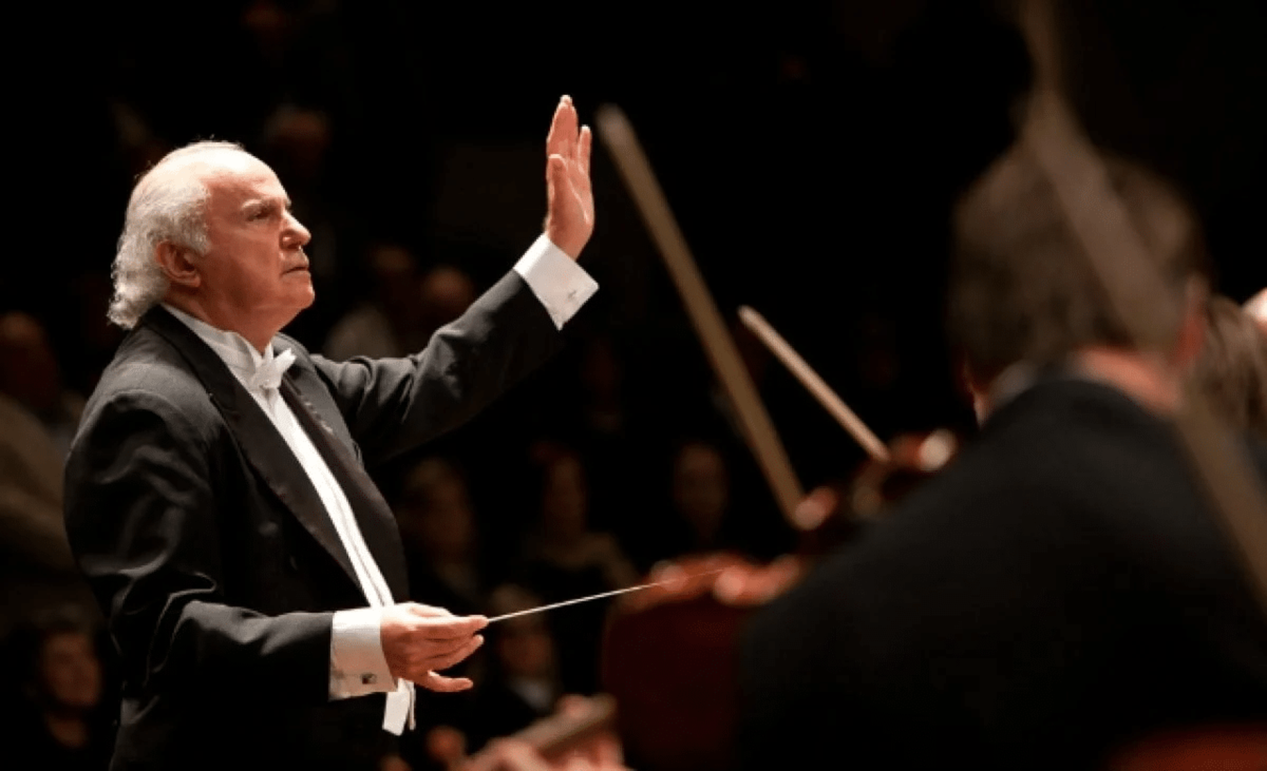 Isaac Karabtchevsky toma posse na cadeira de Villa-Lobos na Academia Brasileira de Música