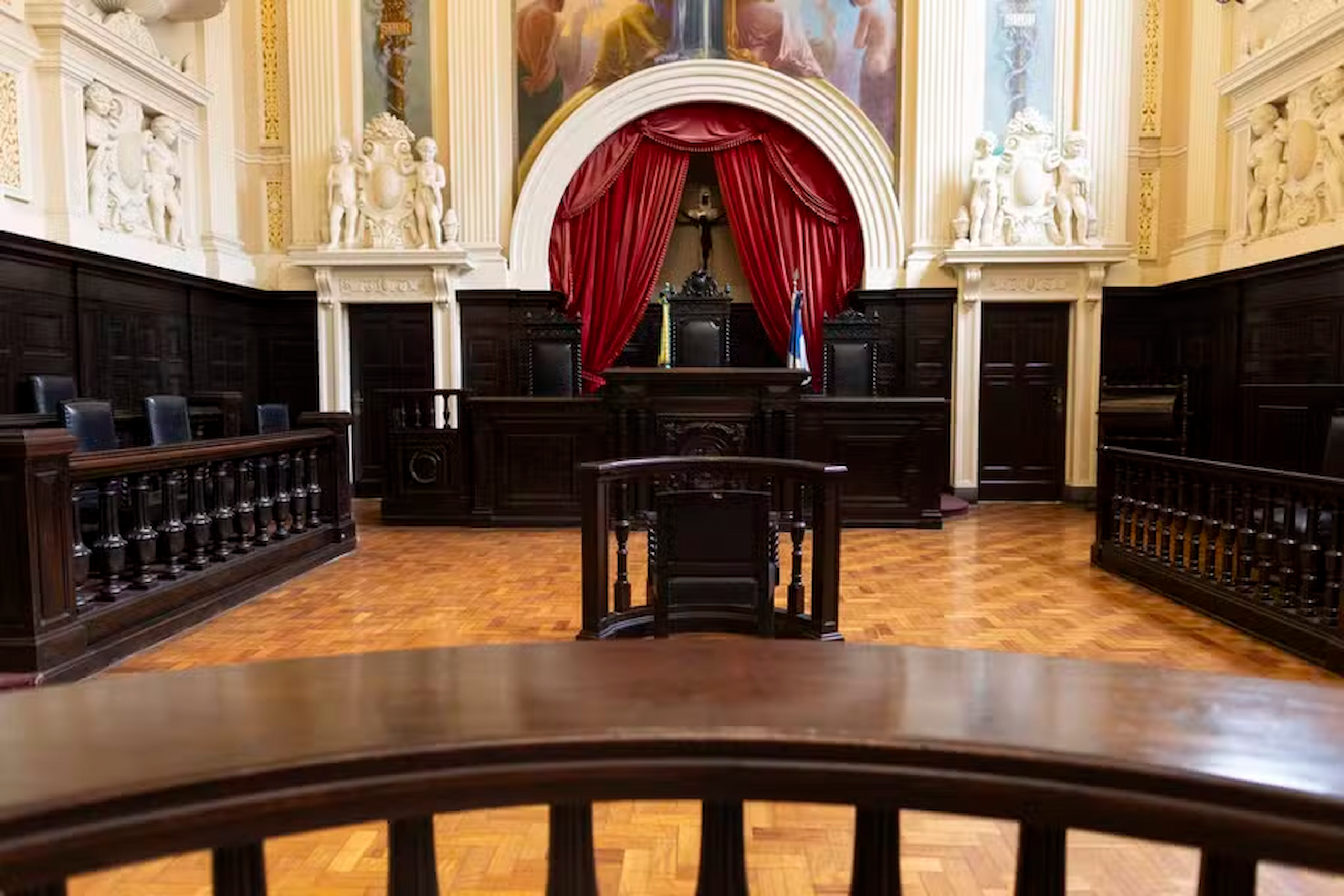 Do enforcamento à revisão de penas, livro revela detalhes de julgamentos históricos no Rio