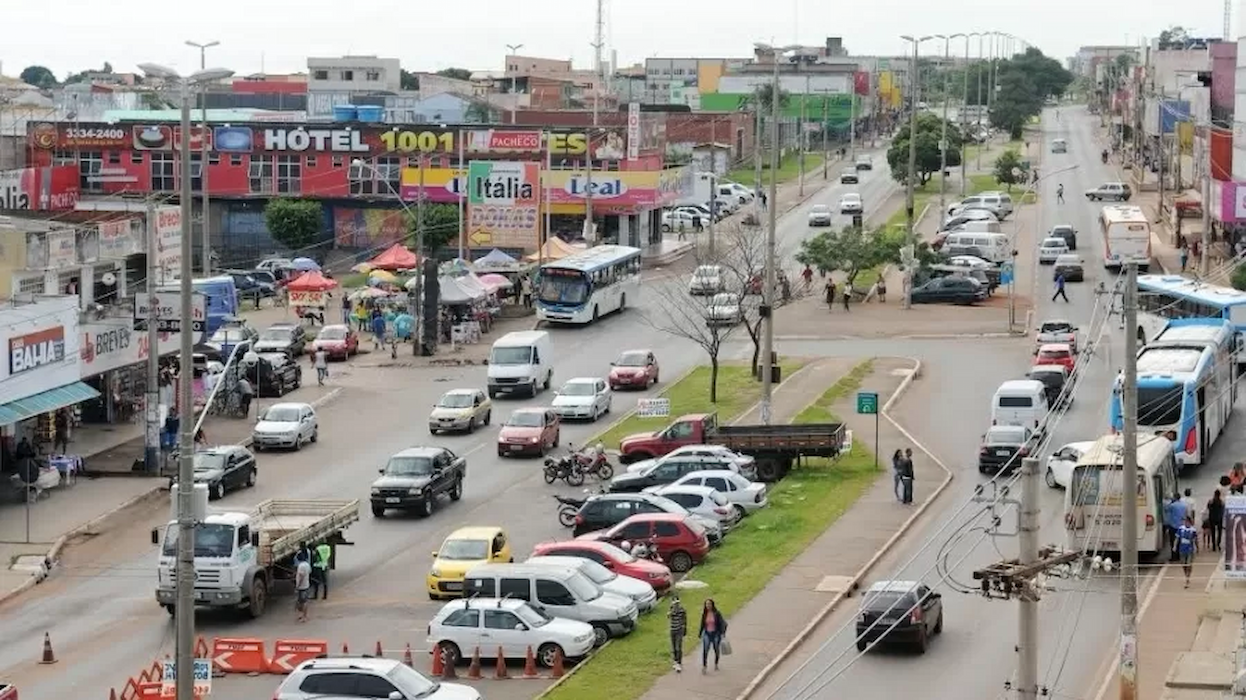 Homem baleado reage e atira contra multidão deixando quatro feridos no DF