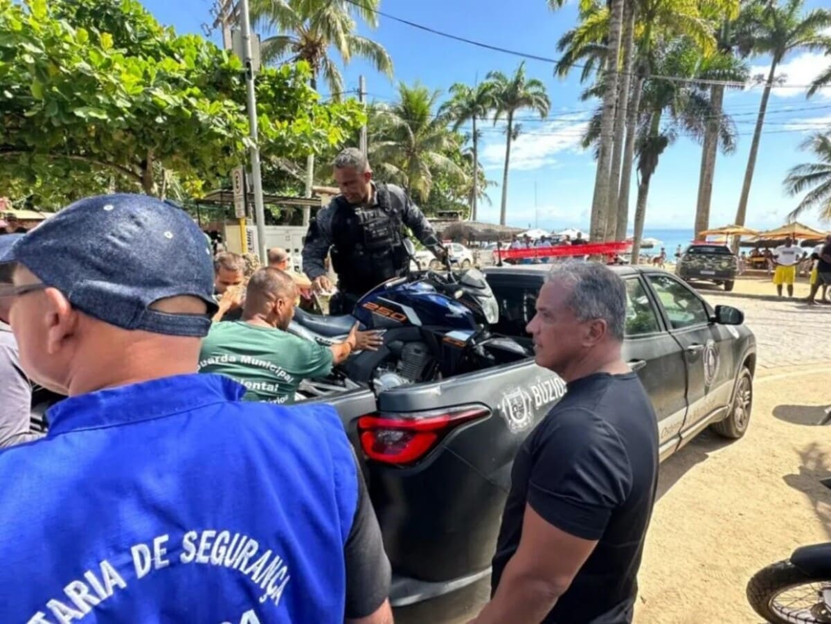 Fiscalização em praias de Búzios atinge ambulantes e apreende veículos