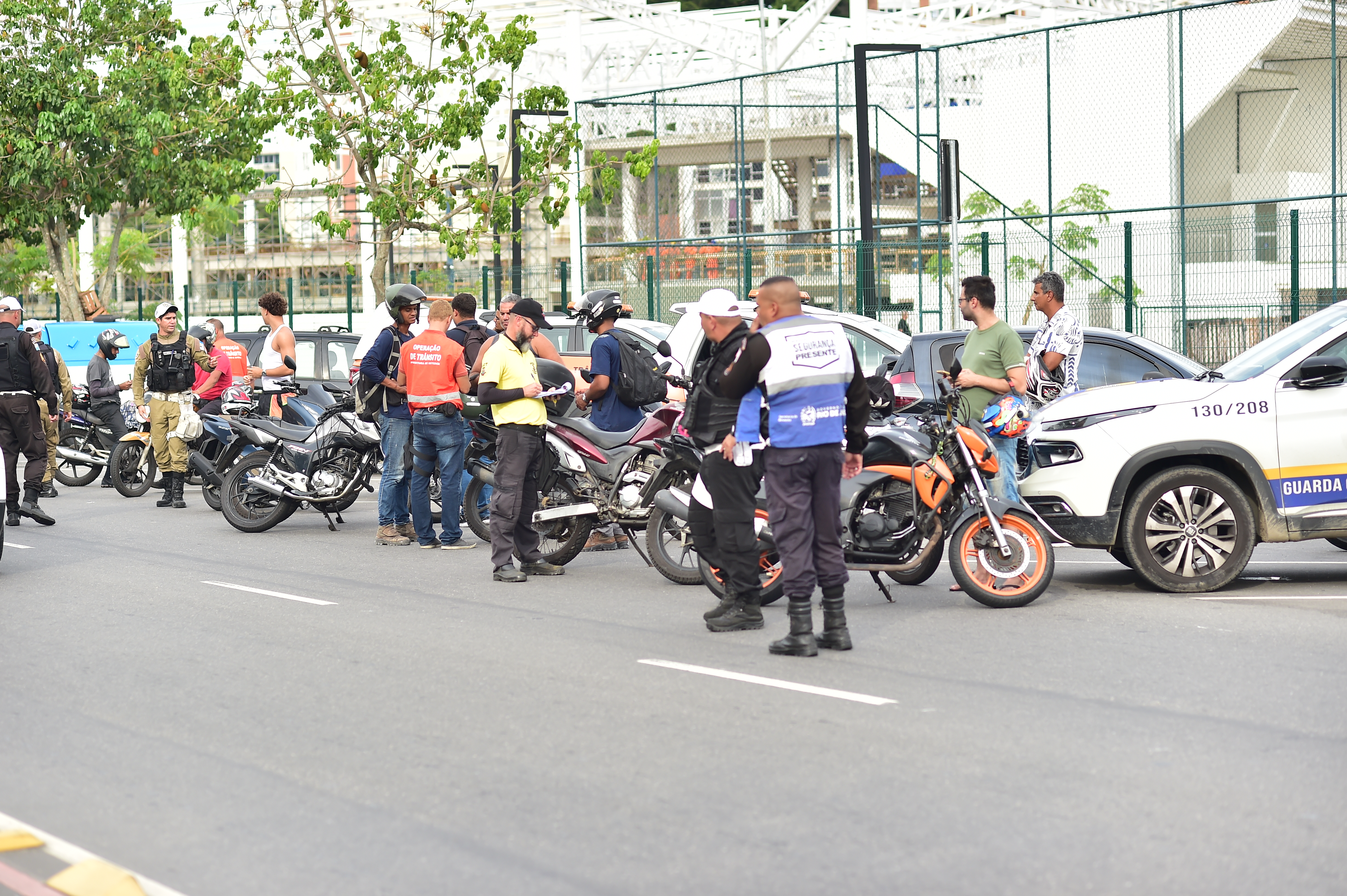 Motos barulhentas disparam fiscalização em Niterói e abordagens passam de 2 mil