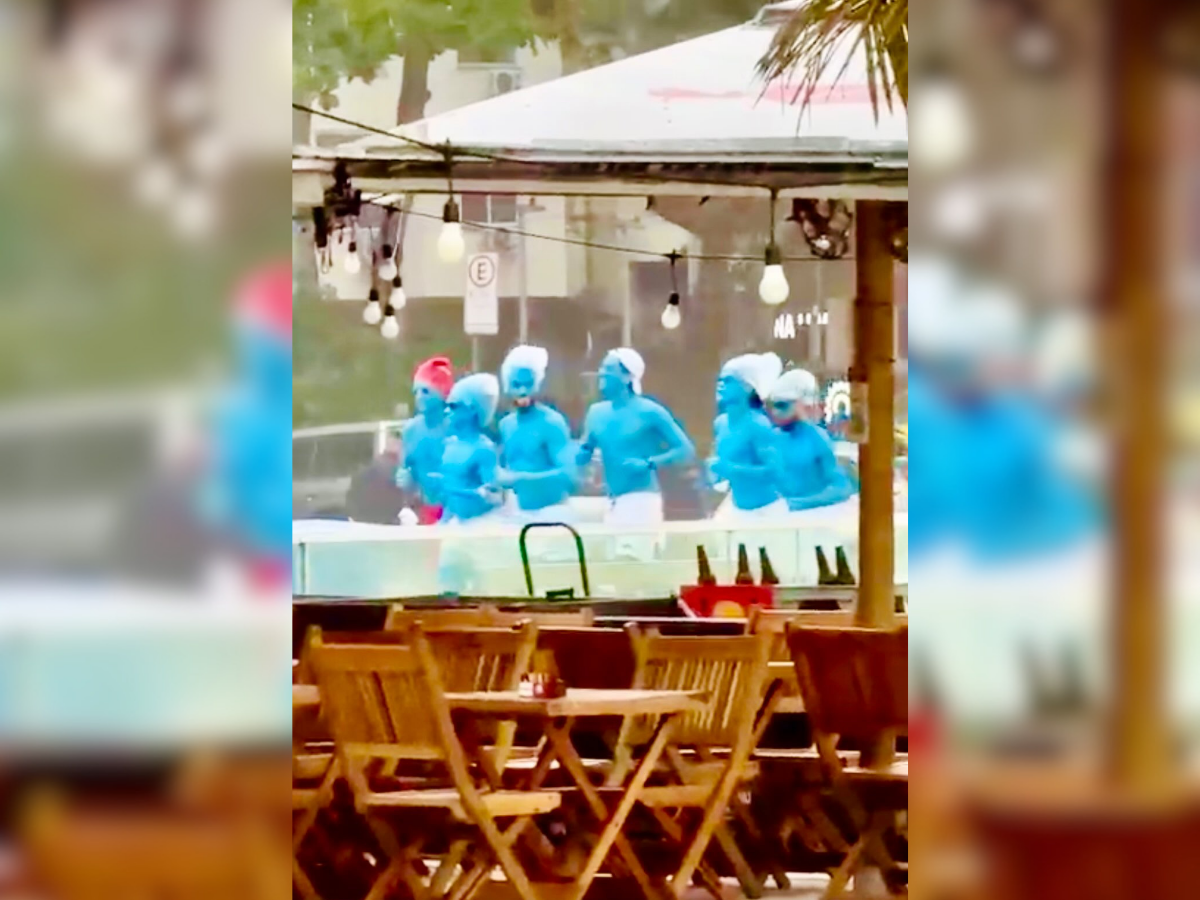 Vídeo: Smurfs invadem o calçadão da Praia do Leme