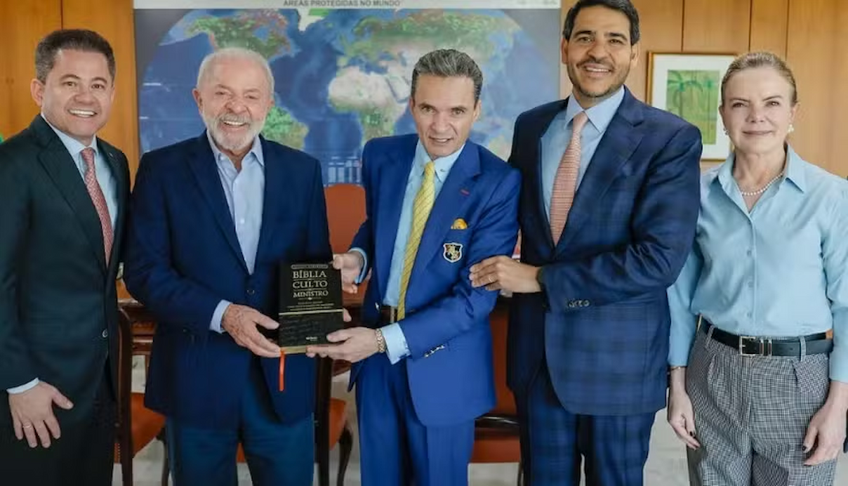 Apoio a Messias reúne líder evangélico que já esteve com Bolsonaro e agora aposta em Caiado