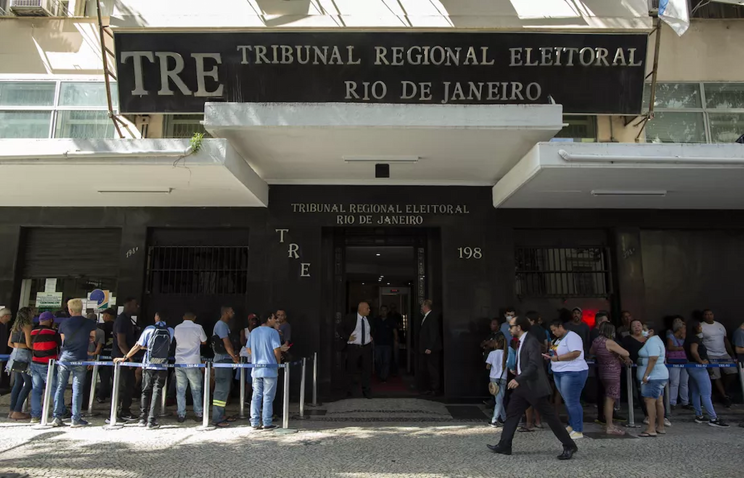 Mutirão do TRE-RJ para regularização de título atende eleitores em shoppings da Zona Oeste