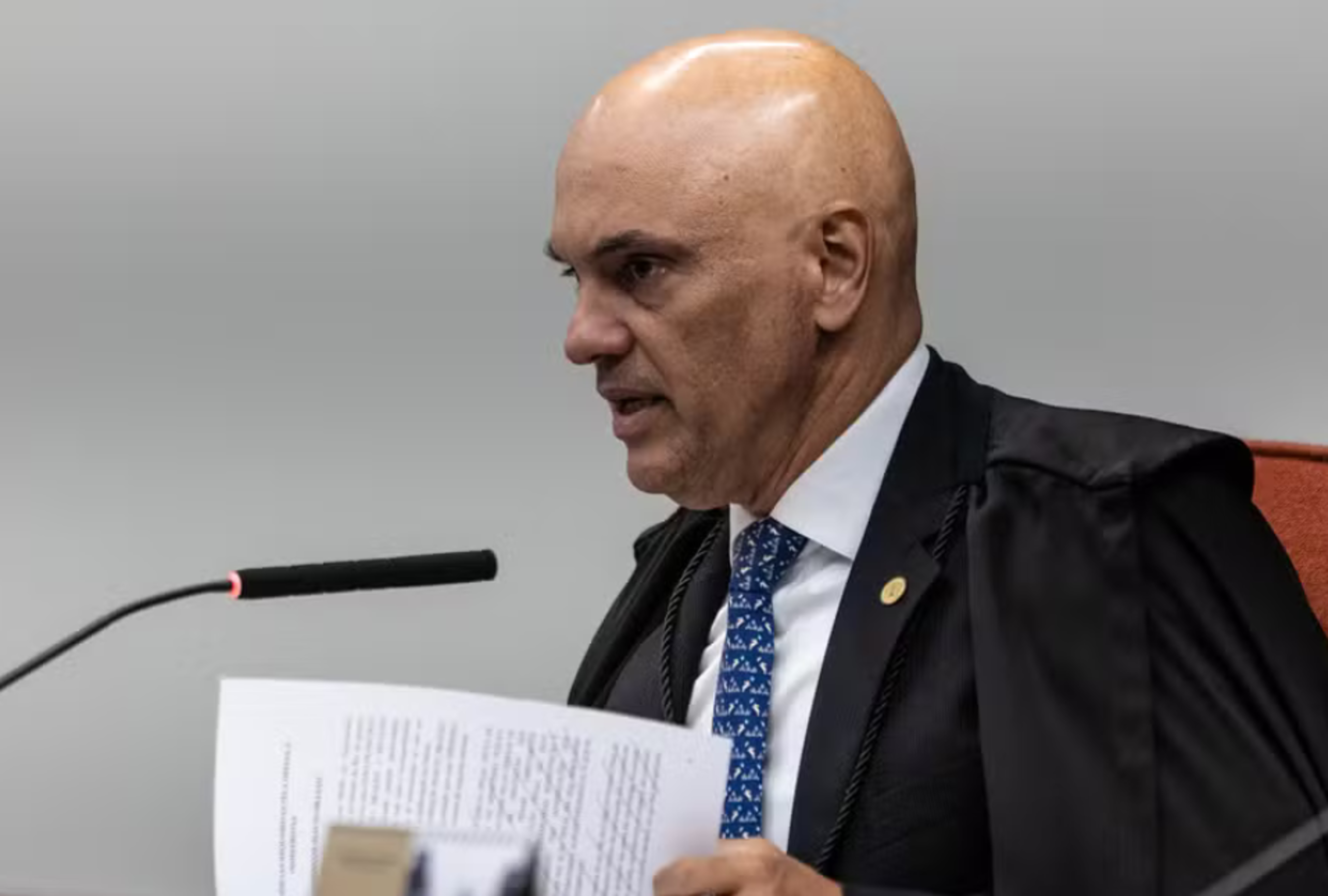 Moraes manda abrir inquérito contra Flávio Bolsonaro por suspeita de calúnia contra Lula