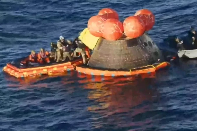 Artemis II: Astronautas deixam cápsula Orion às 22h32 após 10 dias no espaço