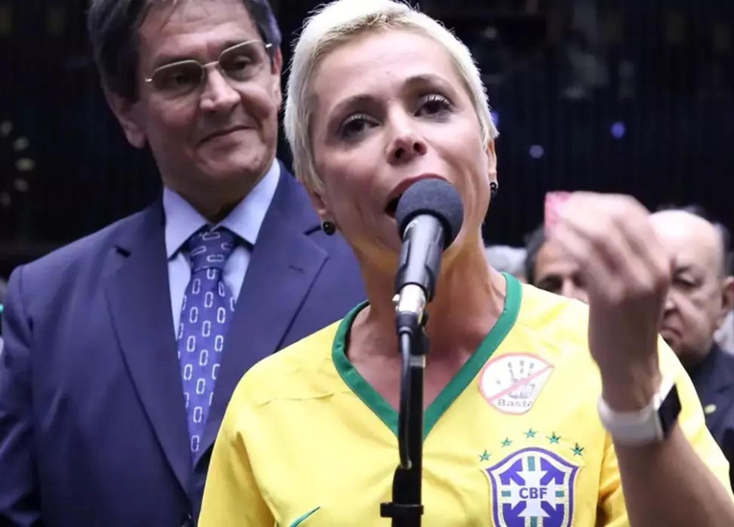 TRE-RJ mantém penhora de apartamento de Cristiane Brasil por dívida eleitoral