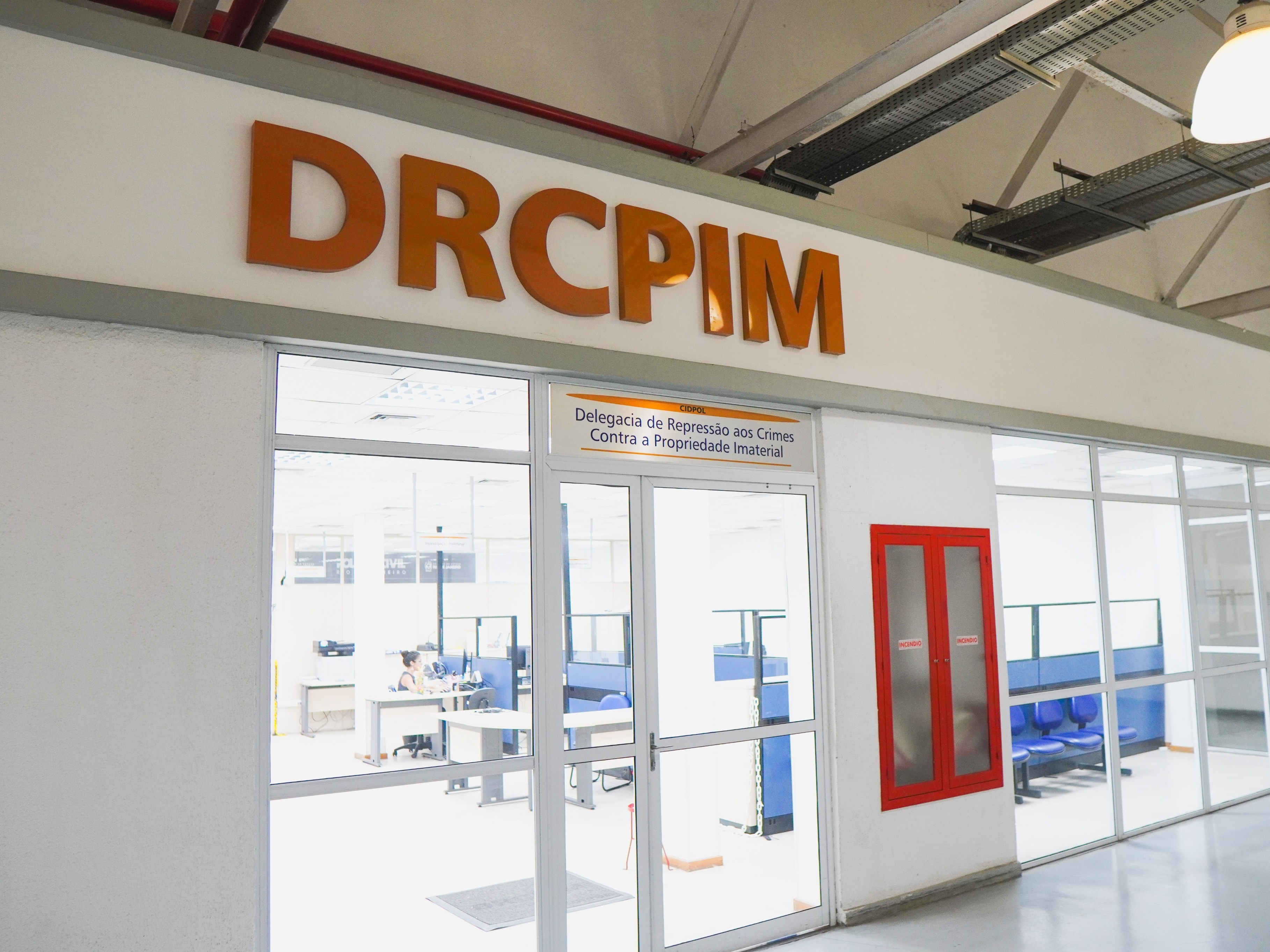 Operação mira quadrilha que vendia celulares roubados