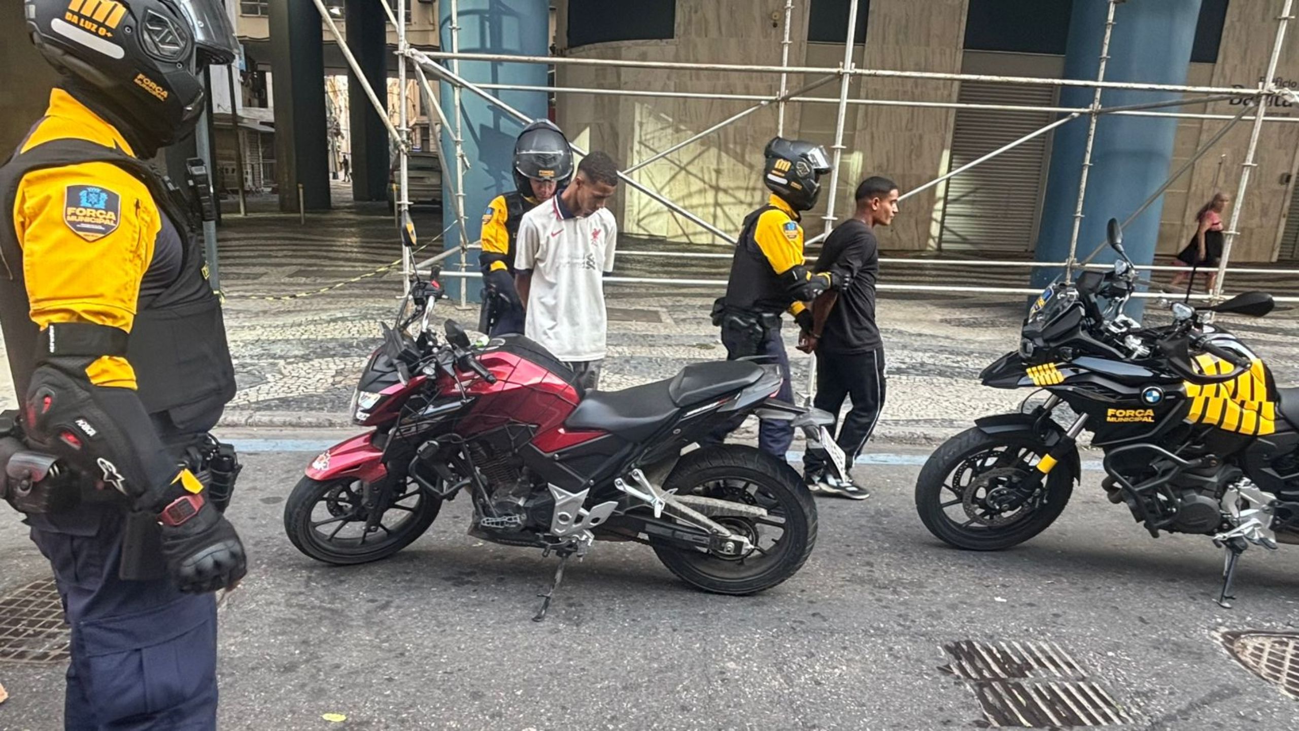 Força Municipal recupera moto roubada, prende suspeitos e impede furto em Campo Grande
