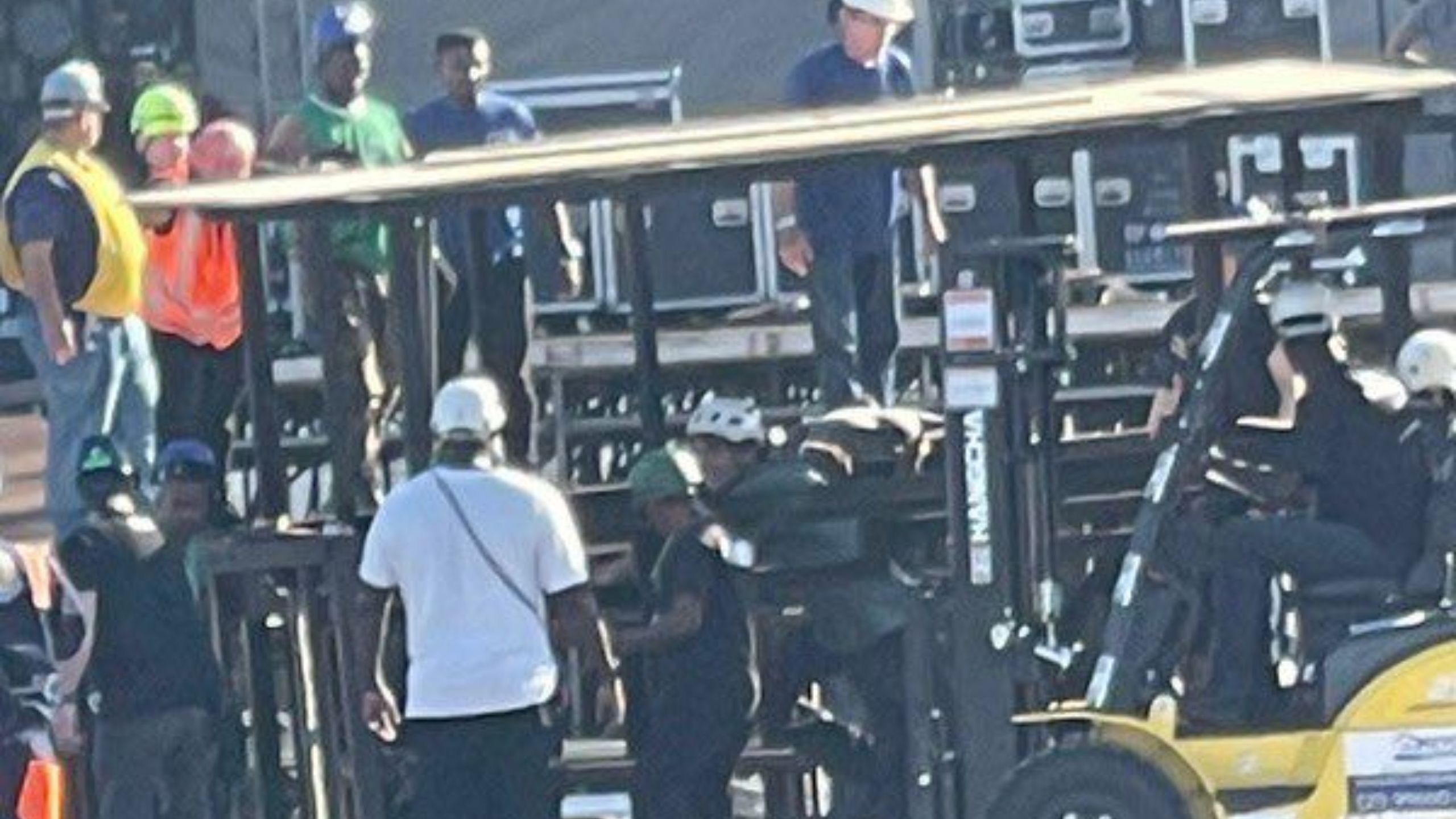 Polícia vai intimar empresa responsável por elevadores do palco de Shakira após morte de operário