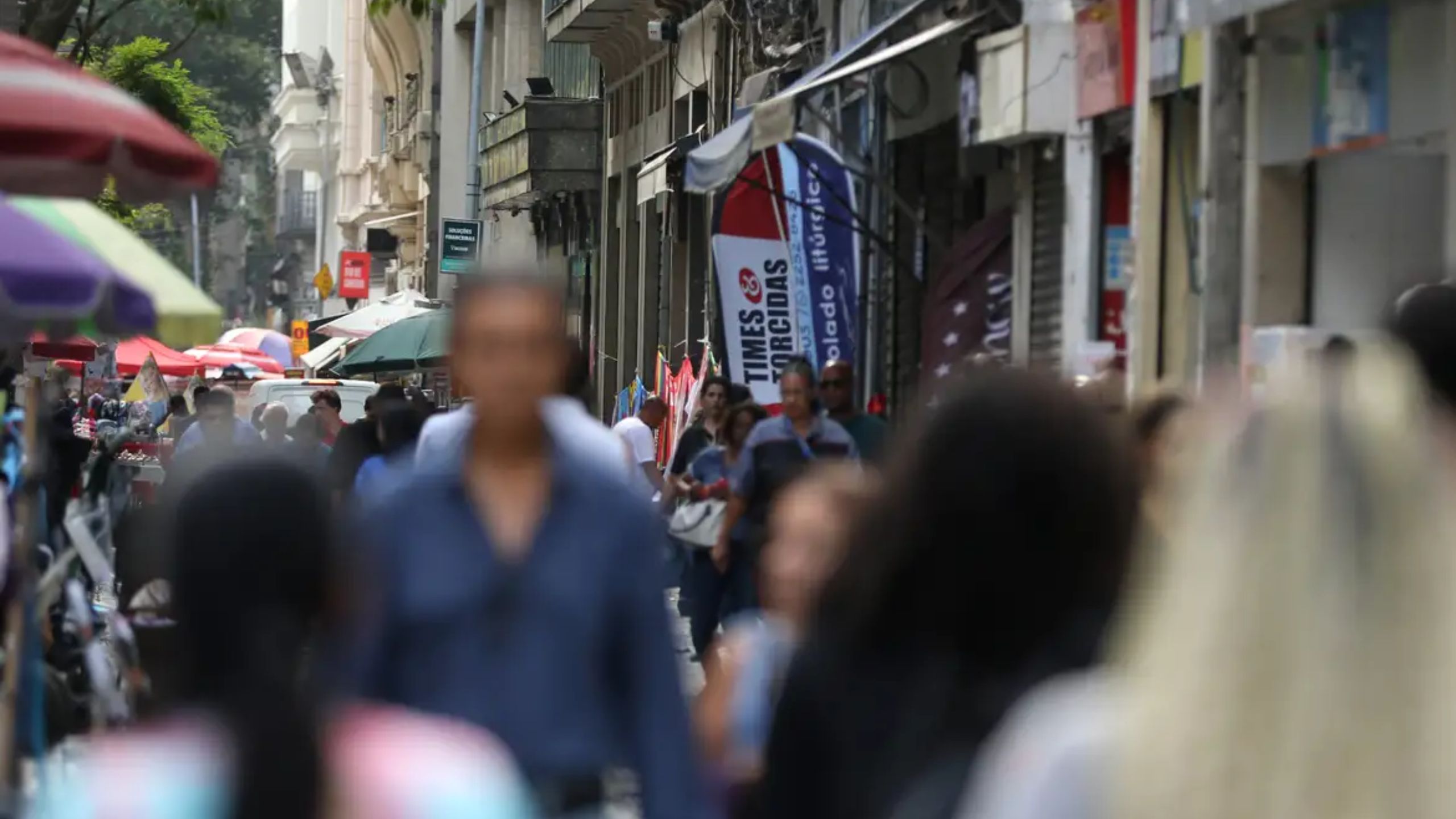 Quem trabalha no Dia do Trabalhador? Veja o que abre e fecha no feriado