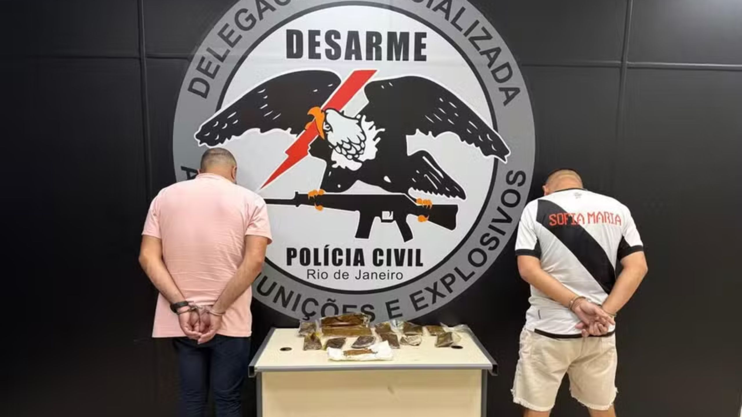 Dupla é presa em Madureira com maconha ‘ice’, substância avaliada em R$ 100 mil