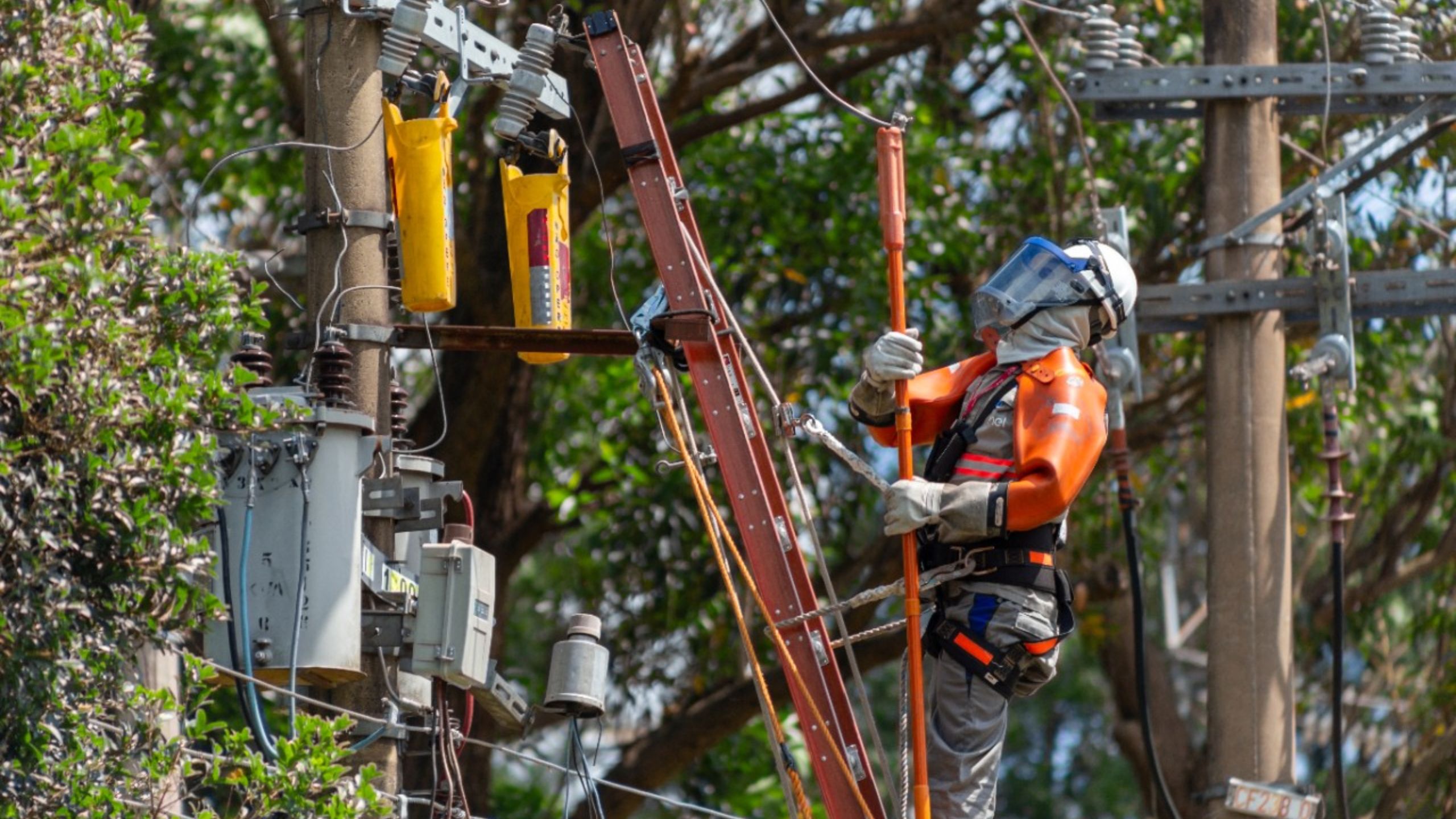 São Gonçalo e Duque de Caxias lideram furto de energia na área atendida pela Enel Rio