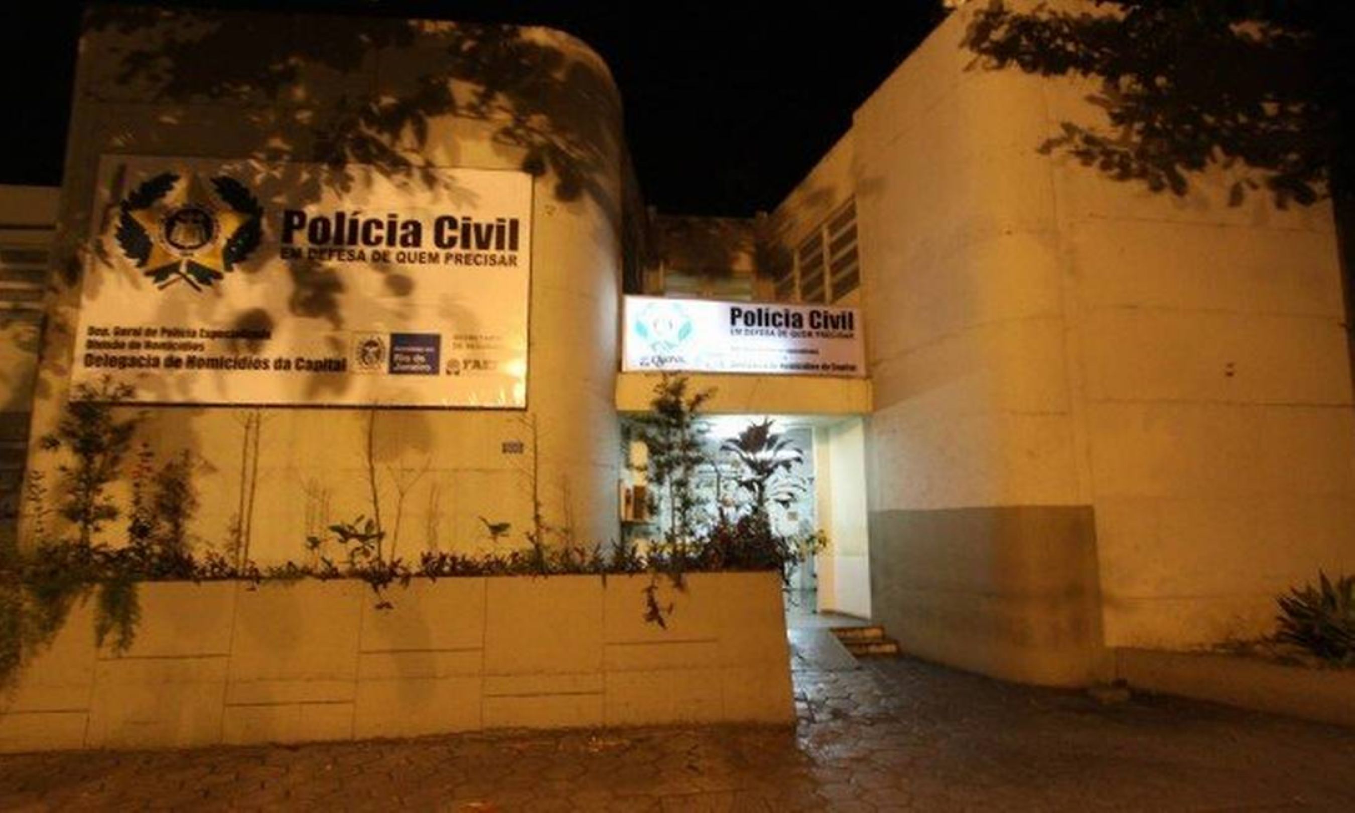 Homem é morto a tiros em São Cristóvão com filho no carro