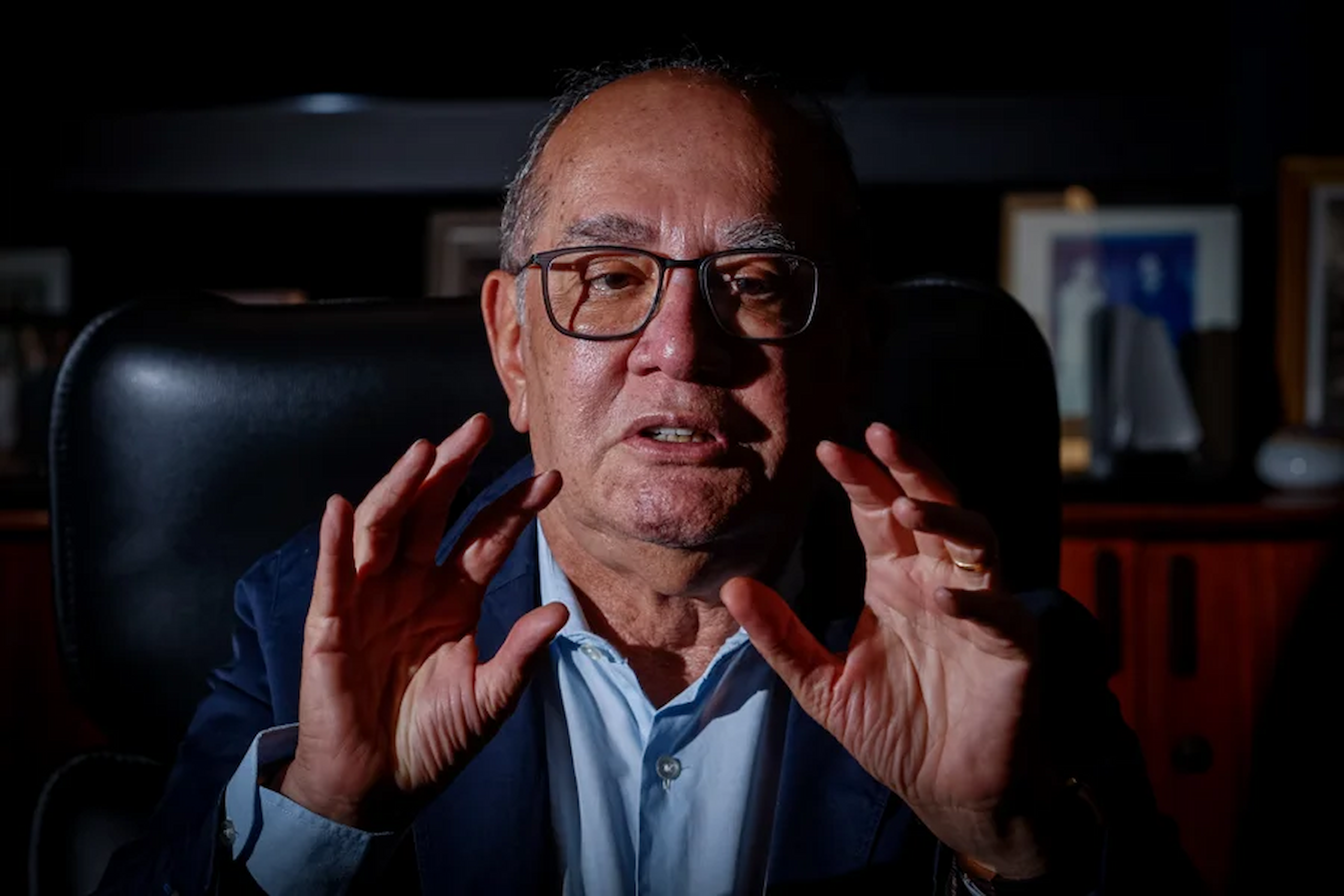 Gilmar Mendes assume linha de frente na defesa do STF em meio a crise e pressões externas