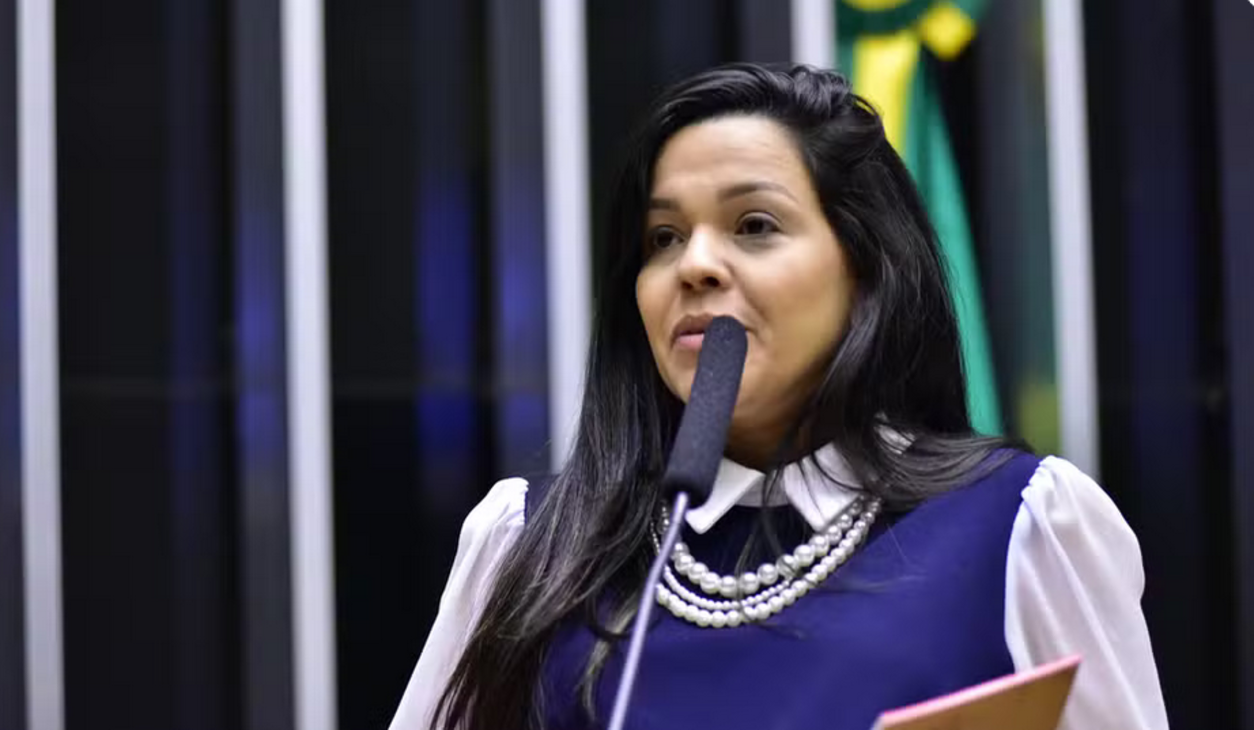 De olho em votos do Nordeste, Flávio Bolsonaro cogita ter vereadora de Fortaleza como vice