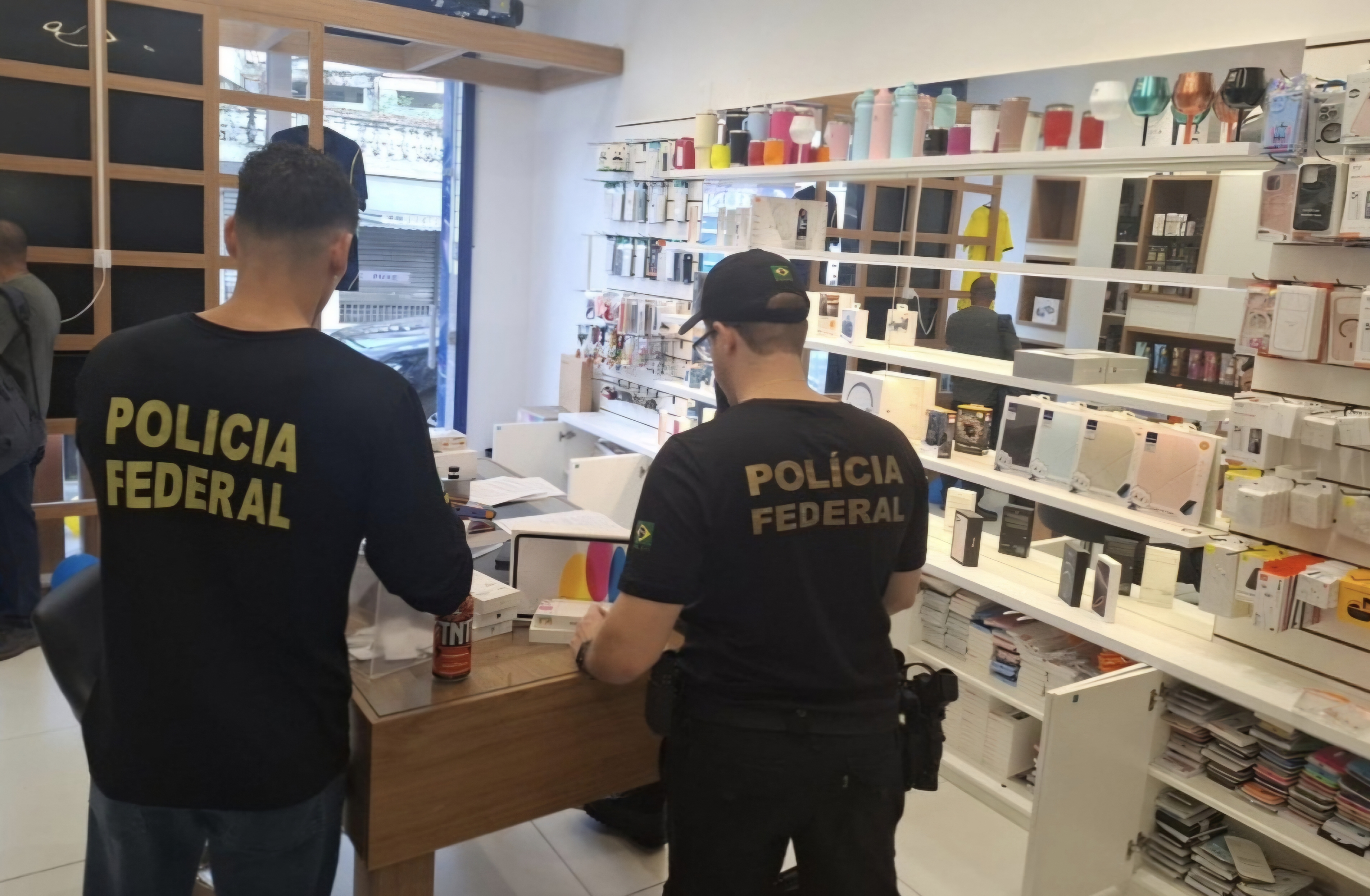 PF apreende eletrônicos e mais de mil cigarros eletrônicos em Angra