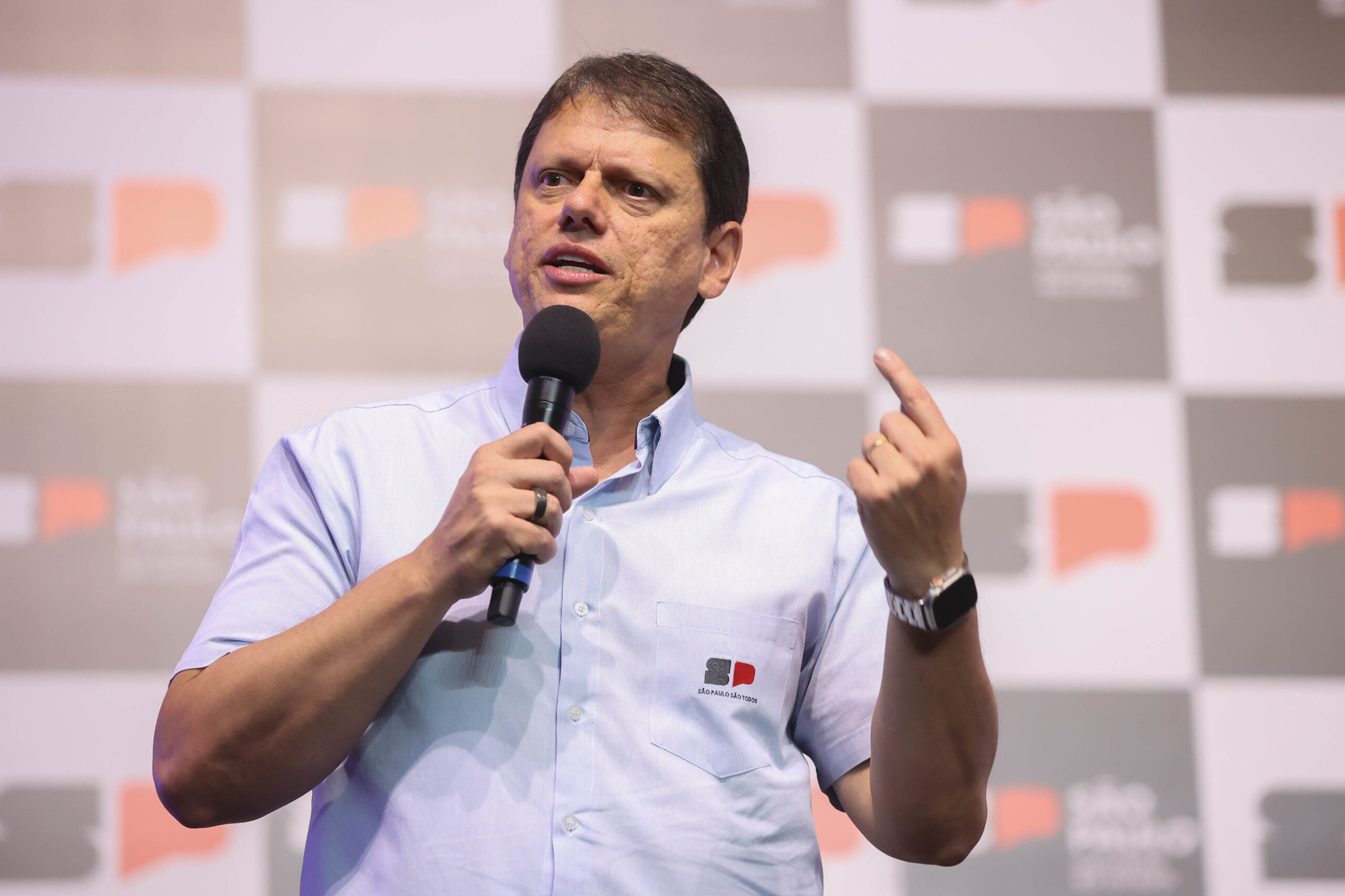 Secretaria de Tarcísio não localiza R$ 23 milhões em materiais comprados