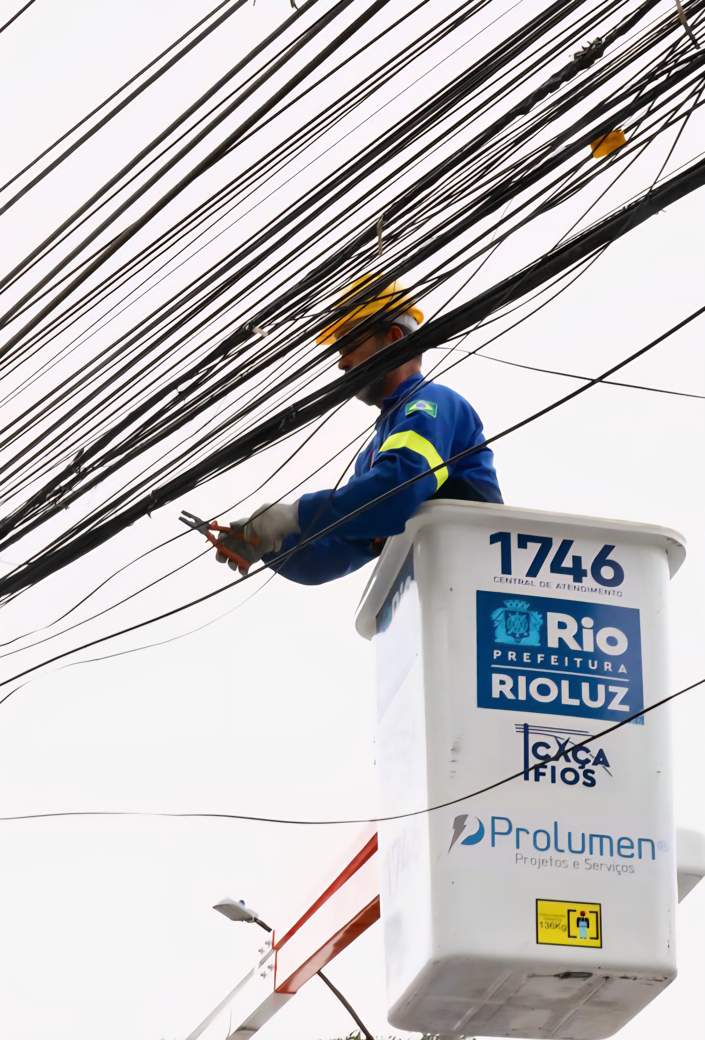 Operação Caça-Fios: RioLuz libera mais de R$ 2 milhões para retirada de cabos irregulares em postes da cidade