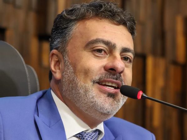 Vitor Junior condiciona disputa na Alerj a voto secreto e descarta assumir governo do estado se eleito