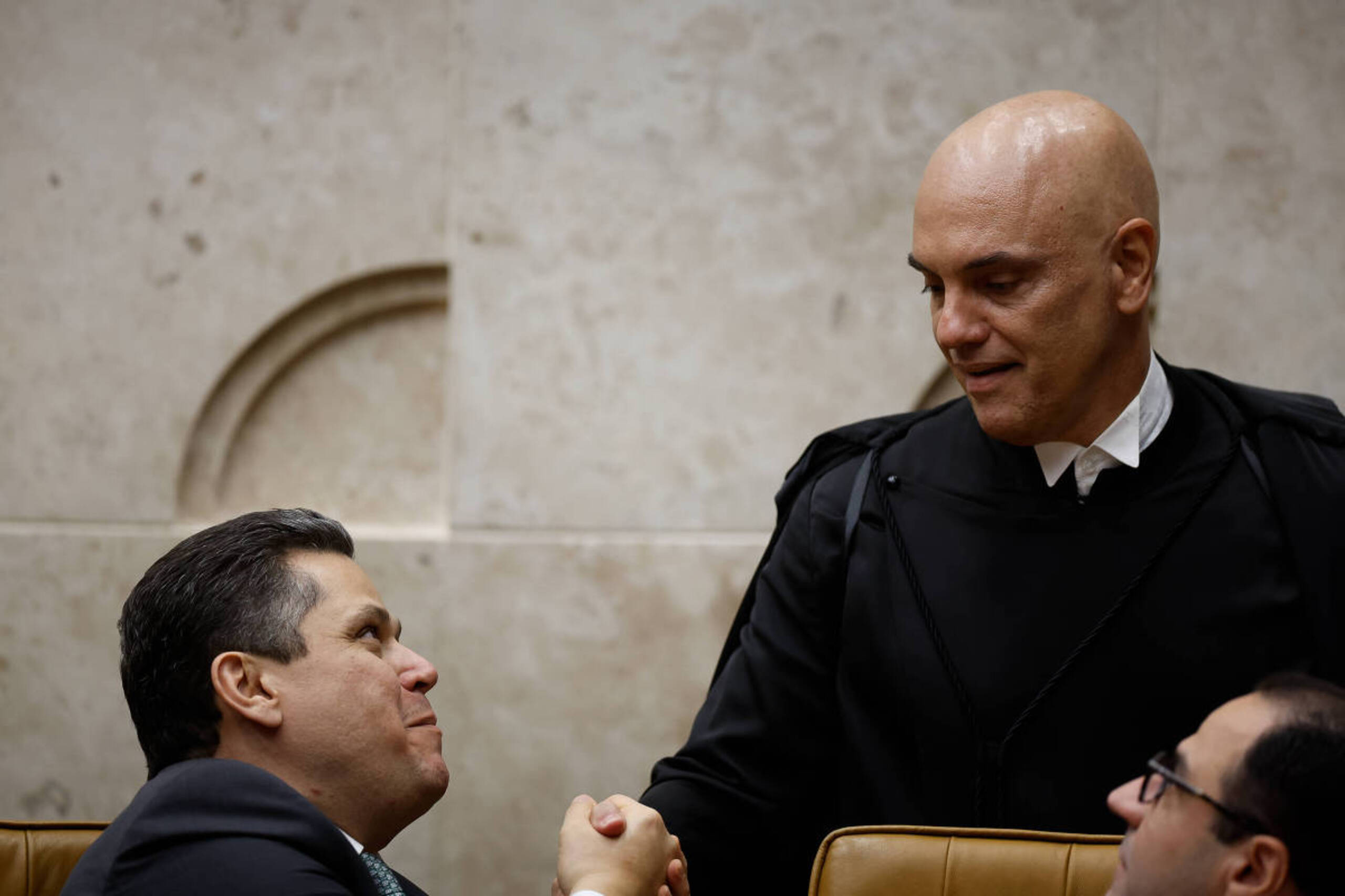Jantar de Alcolumbre com Moraes na véspera da derrota de Messias levanta suspeitas no Planalto